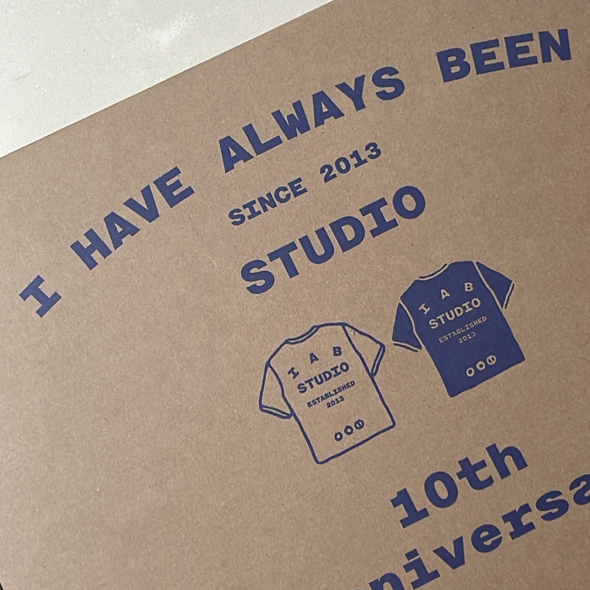 IAB Studio 10th Anniversary T-Shirts Pack White & Black (2 Pack) 착용 스타일