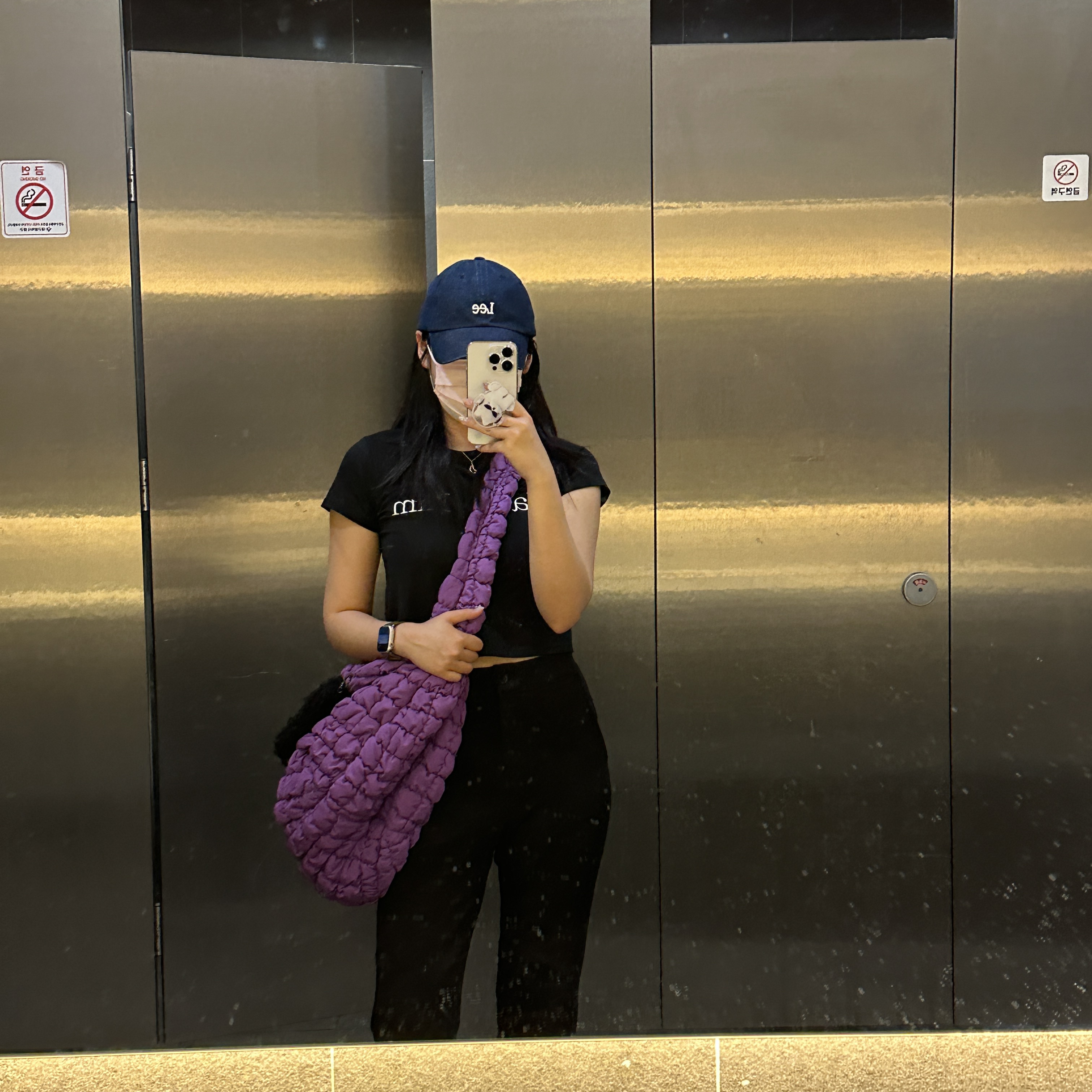 COS Quilted Oversized Shoulder Bag Purple, (W) Matin Kim Logo Silket Crop Top Black 착용 스타일 - 1
