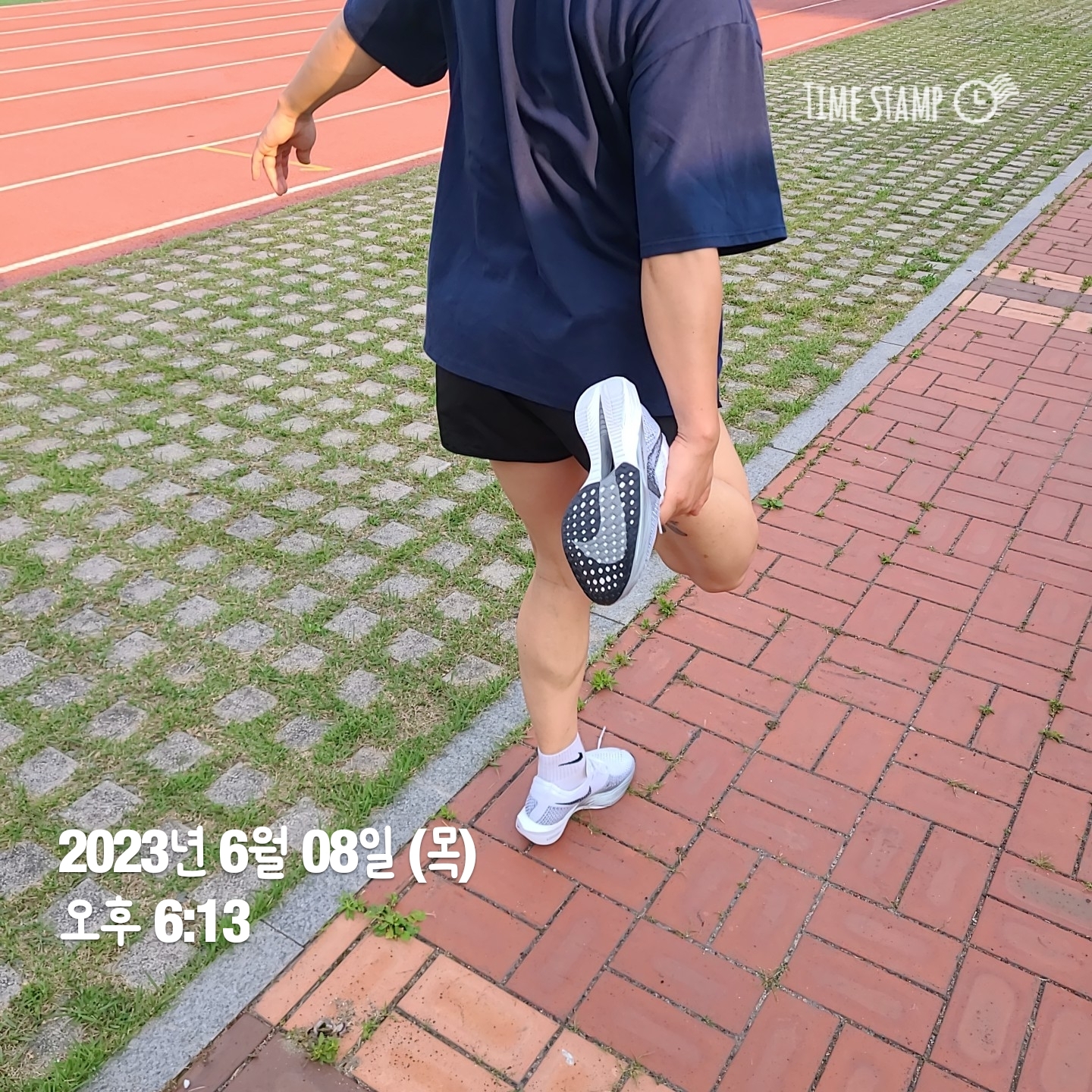 Nike ZoomX Vaporfly Next% 3 White Grey 착용 스타일 - 3