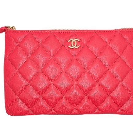 Chanel Small Classic Pouch Grained Shiny Calfskin & Gold Pink 착용 스타일