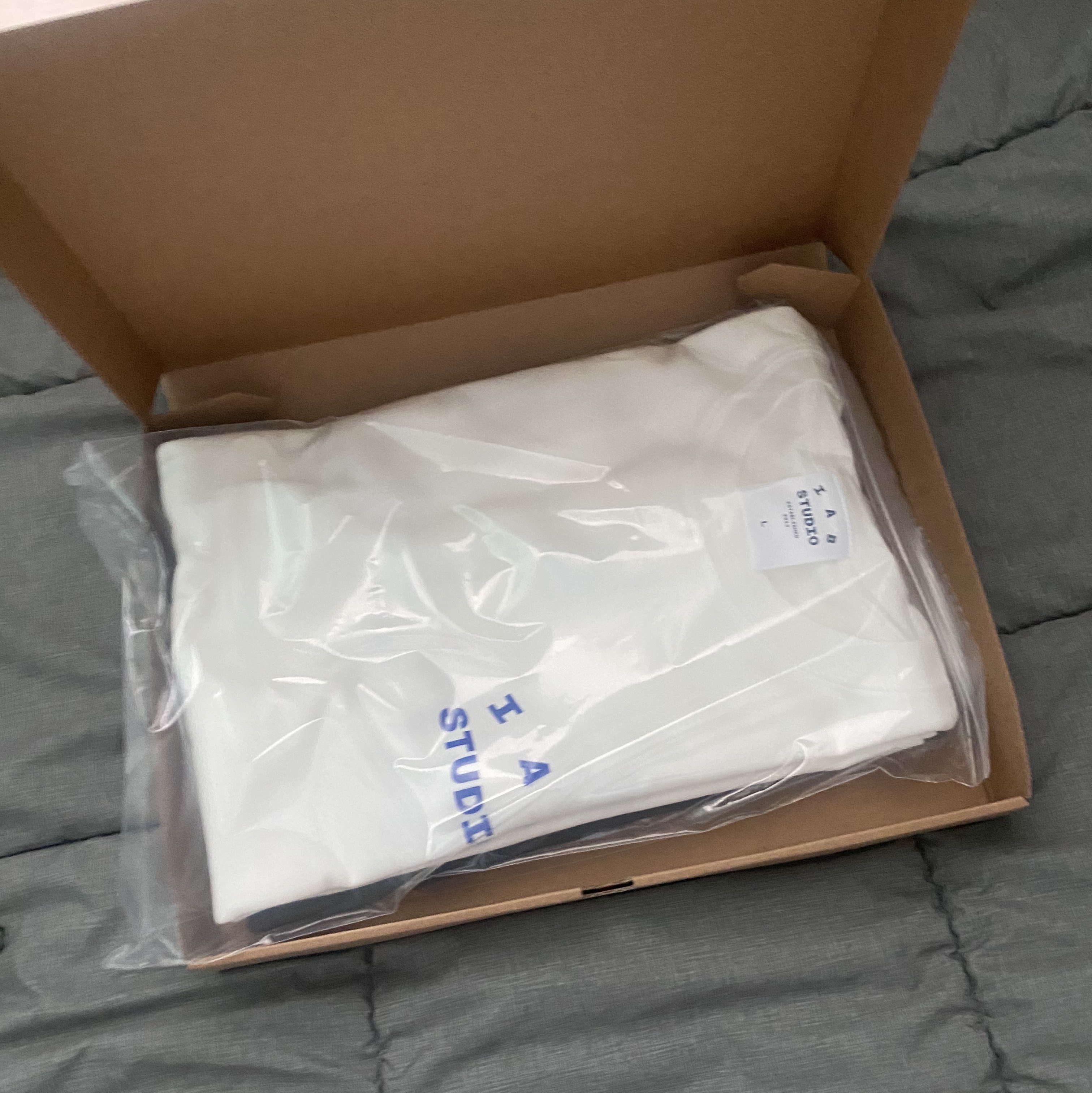 IAB Studio 10th Anniversary T-Shirts Pack White & Black (2 Pack) 착용 스타일 - 2