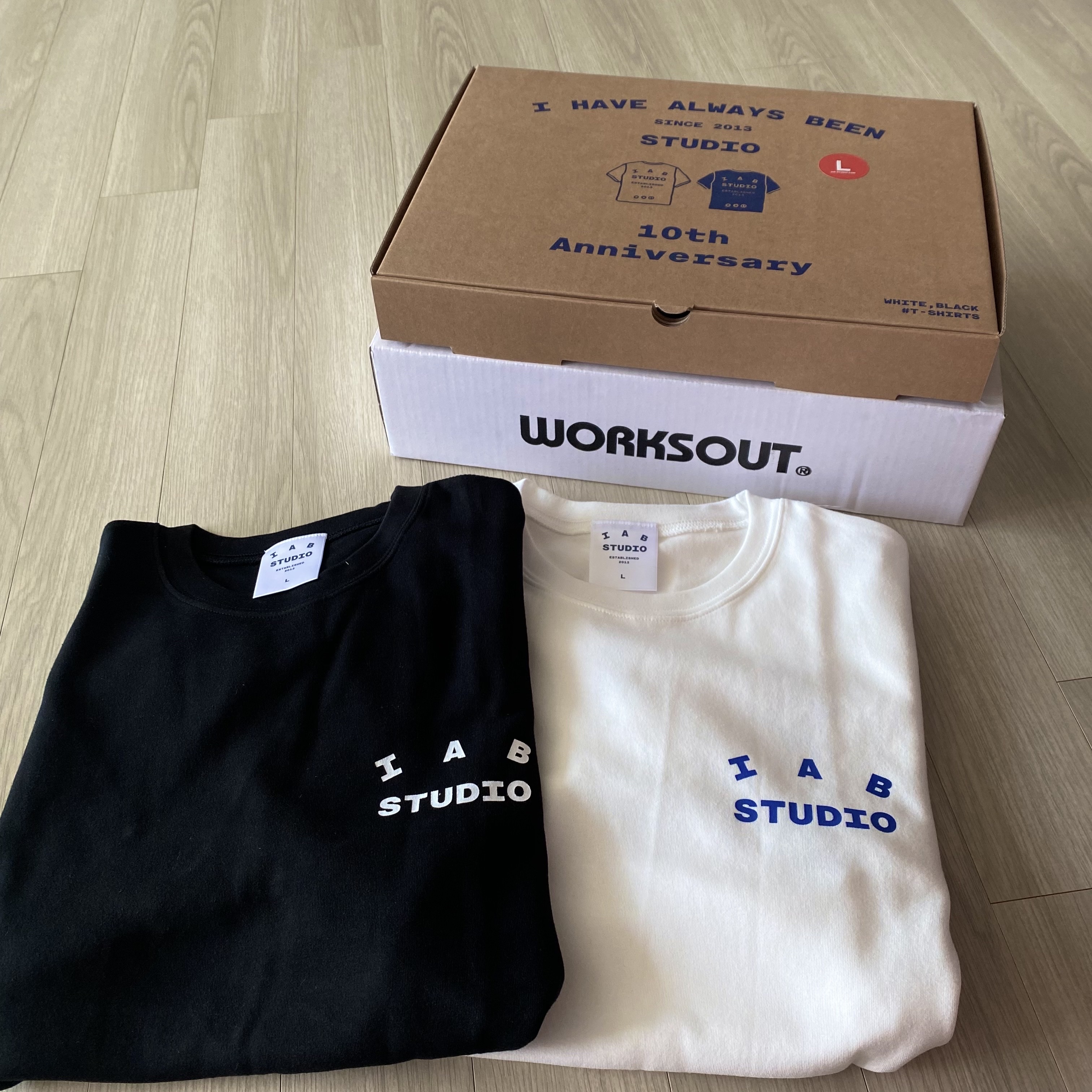 IAB Studio 10th Anniversary T-Shirts Pack White & Black (2 Pack), IAB Studio 10th Anniversary T-Shirt Black 착용 스타일