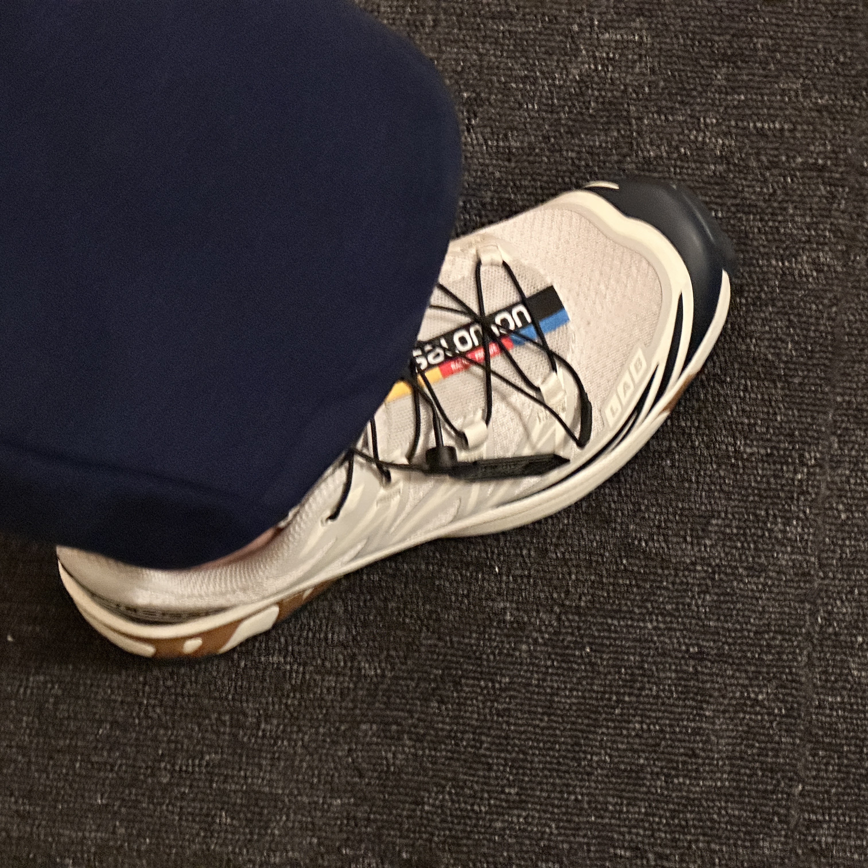 Salomon XT-6 Lunar Rock Dark Sapphire 착용 스타일 - 2