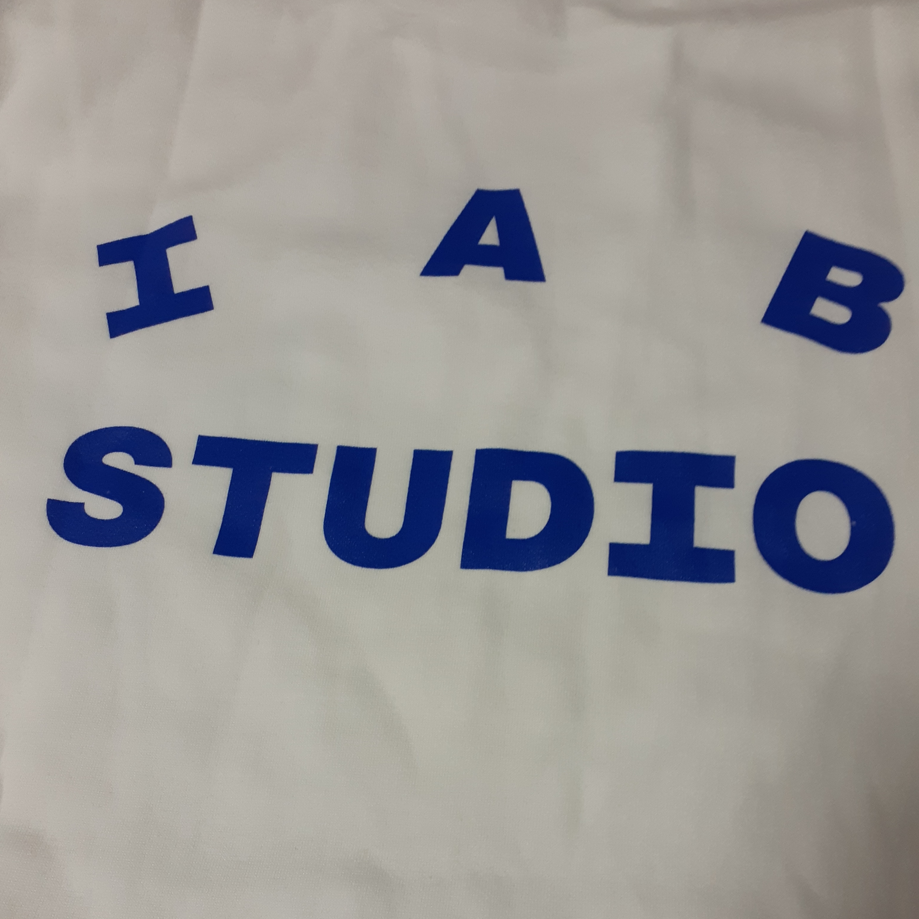 IAB Studio 10th Anniversary T-Shirts Pack White & Black (2 Pack), IAB Studio 10th Anniversary T-Shirt White 착용 스타일