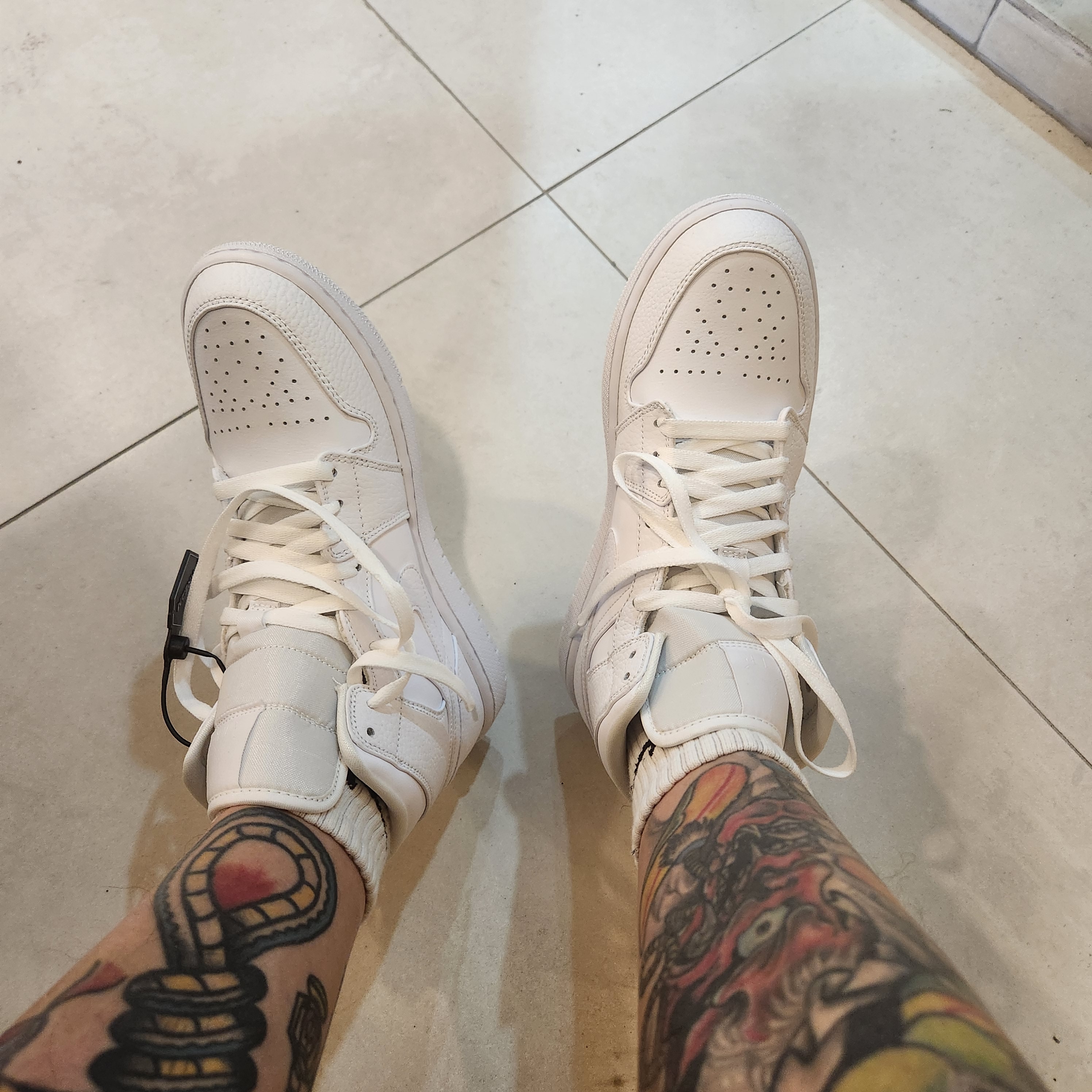 Jordan 1 Mid Triple White 착용 스타일 - 2