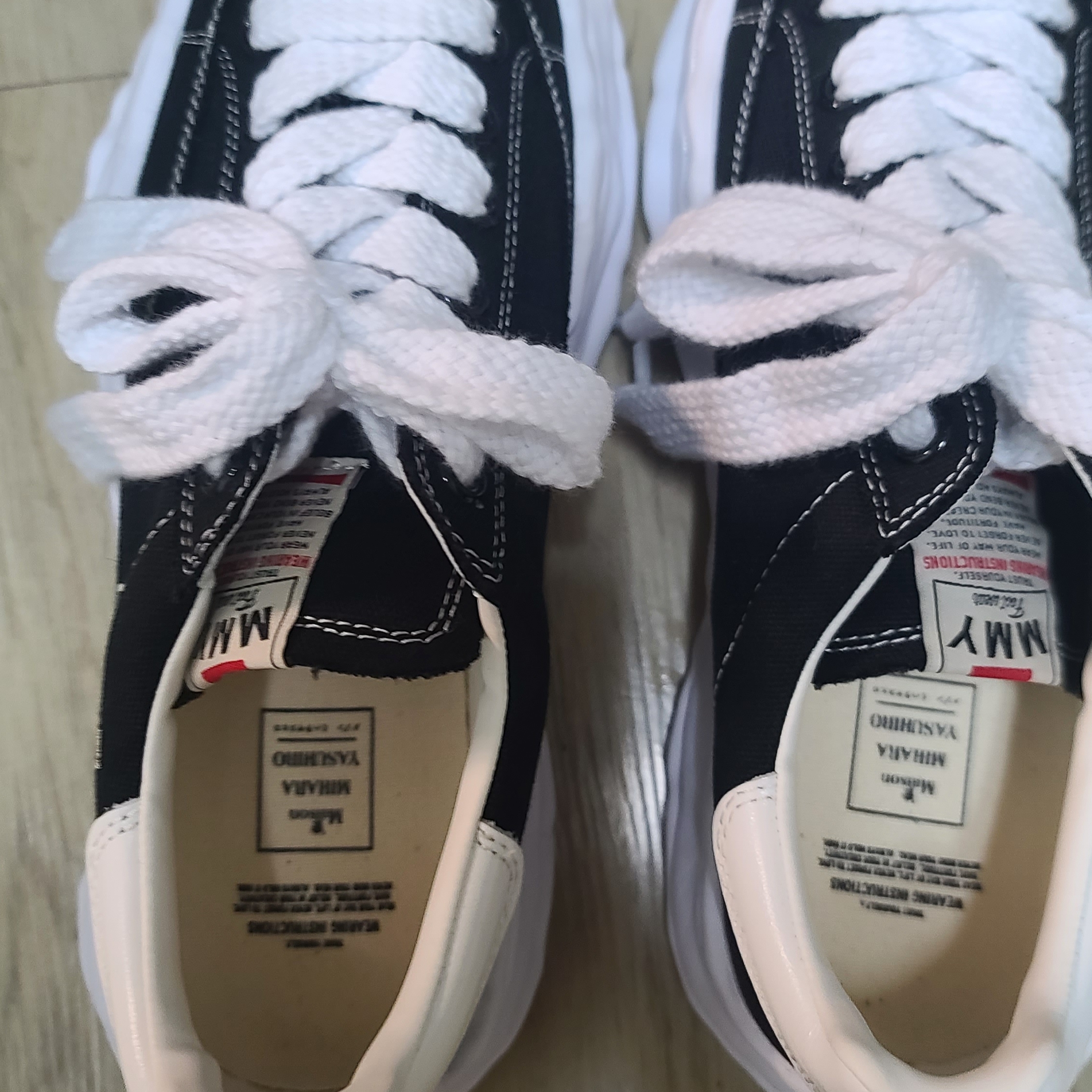 Maison Mihara Yasuhiro Blakey OG Sole Canvas Low-top Sneakers Black White 착용 스타일