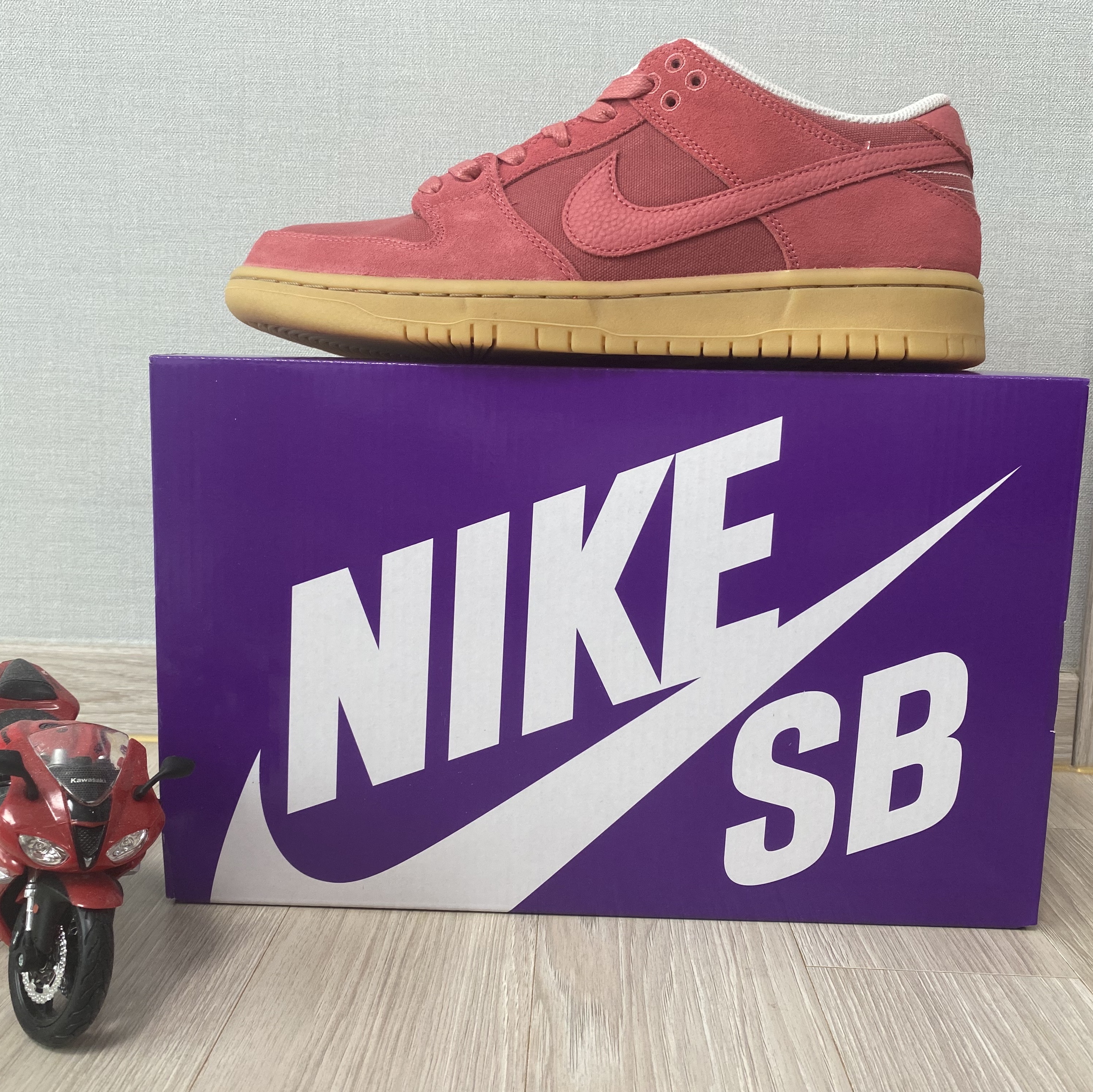 Nike SB Dunk Low Adobe 착용 스타일 - 2