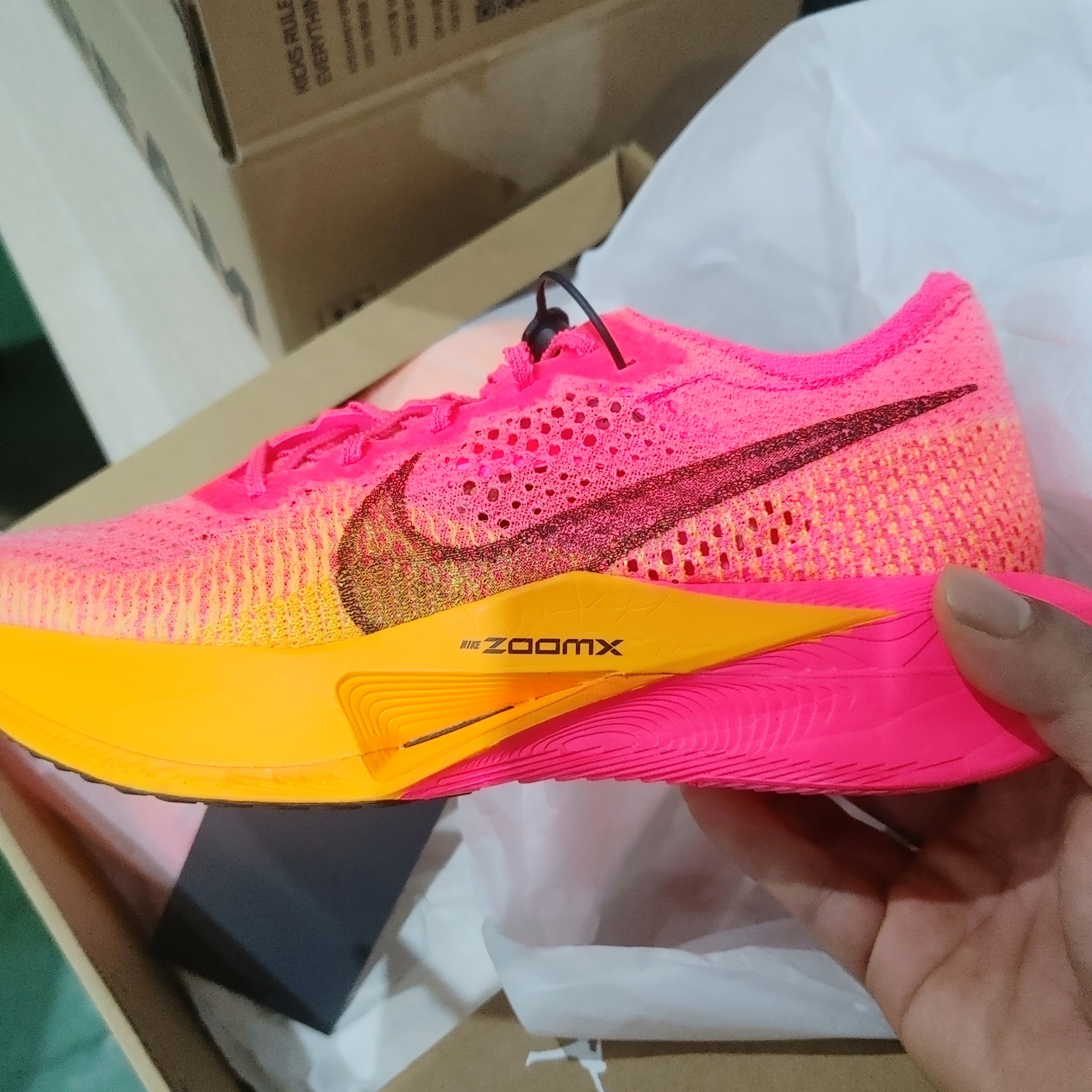 Nike ZoomX Vaporfly Next% 3 Hyper Pink 착용 스타일 - 2