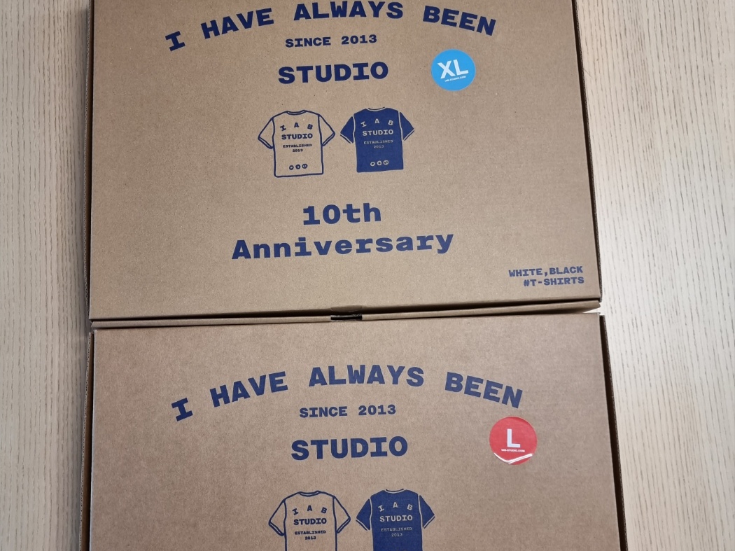 IAB Studio 10th Anniversary T-Shirts Pack White & Black (2 Pack), IAB Studio 10th Anniversary T-Shirt Black 착용 스타일 - 3