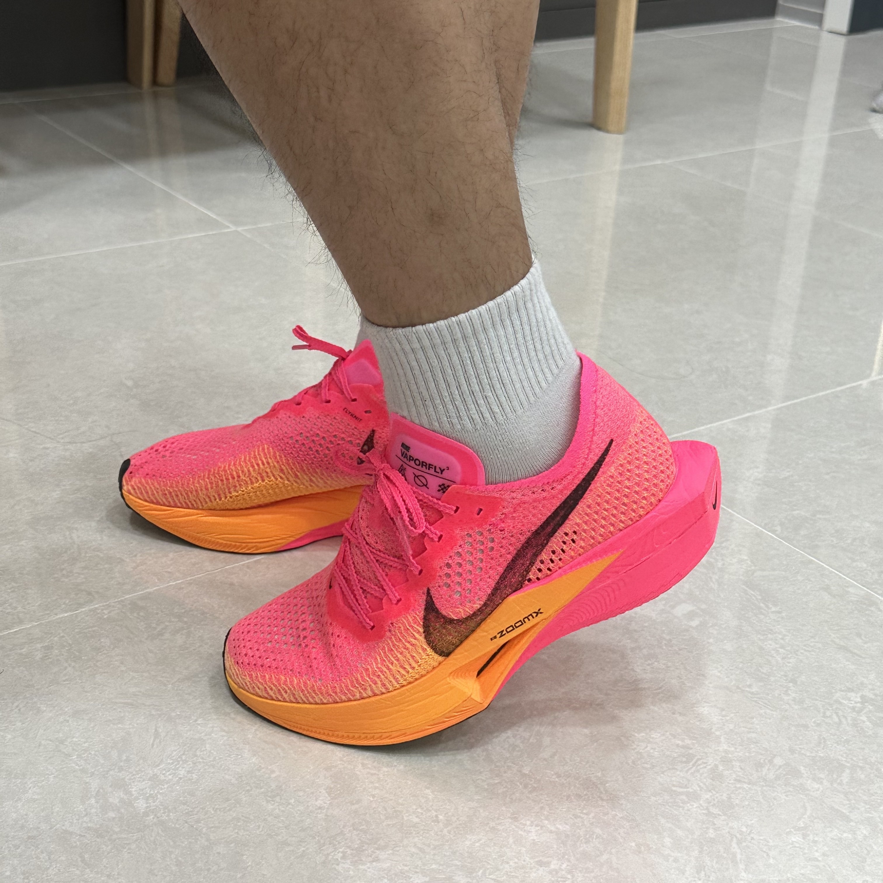 Nike ZoomX Vaporfly Next% 3 Hyper Pink 착용 스타일 - 3