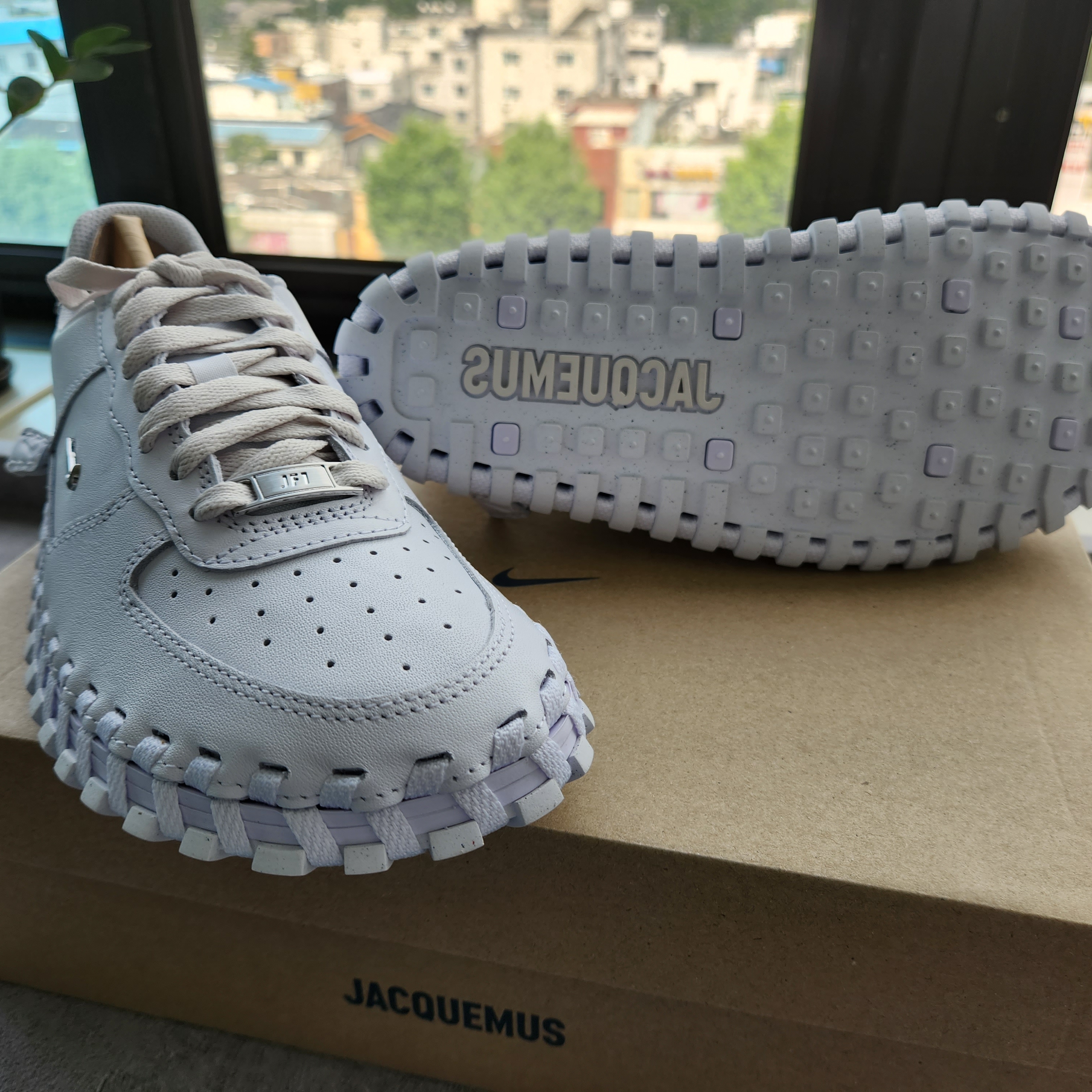 Nike x Jacquemus J Force 1 Low LX SP White 착용 스타일 - 2