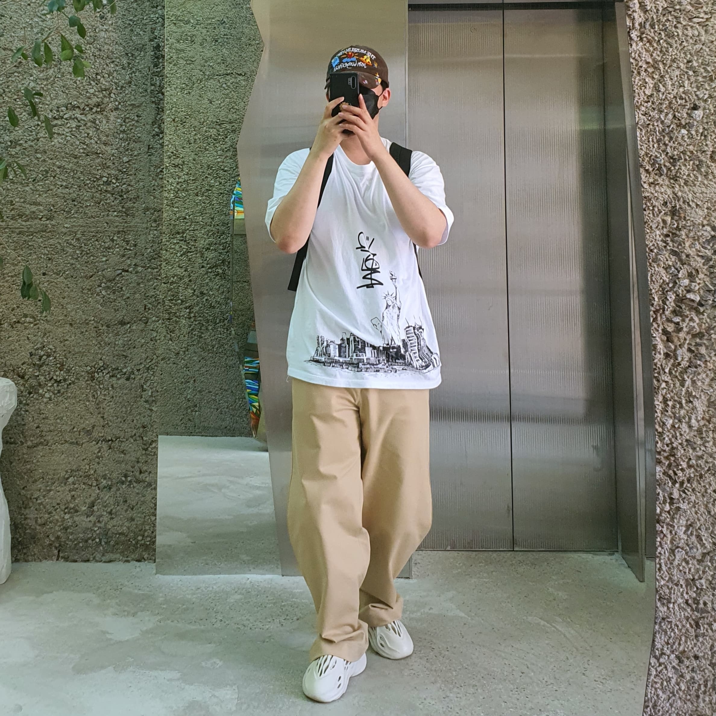 Adidas Yeezy Foam RNNR Ararat 착용 스타일