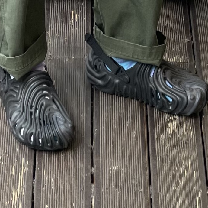 Crocs x Salehe Bembury Pollex Clog Sasquatch 착용 스타일