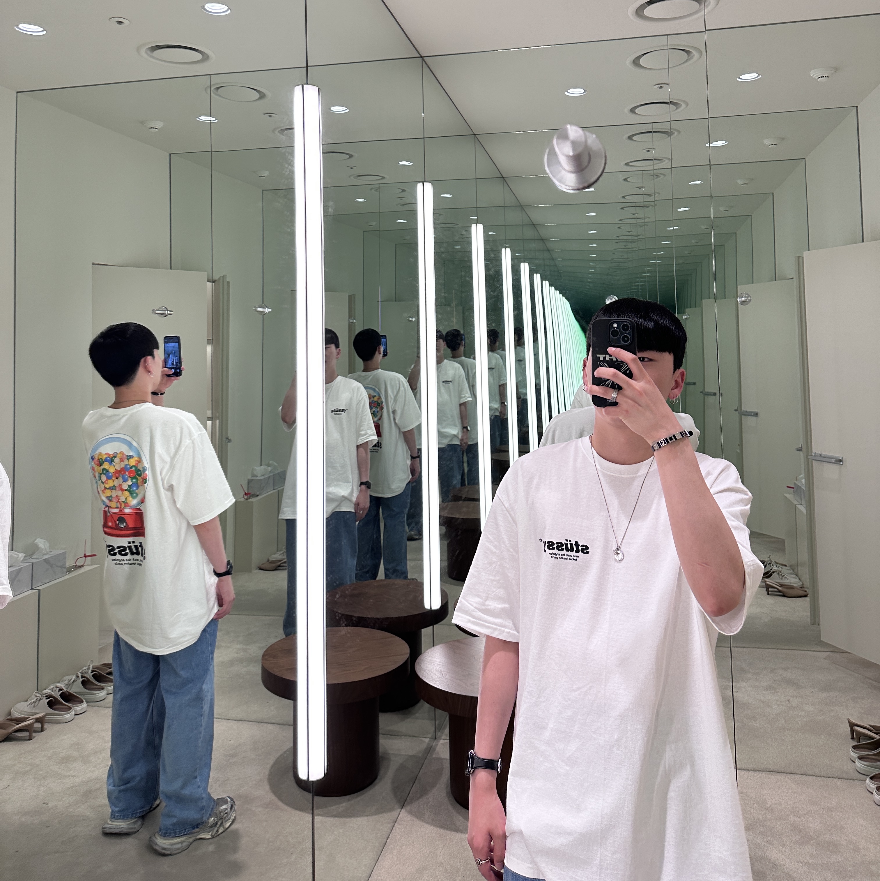 Stussy Gumball T-Shirt White, (W) Balenciaga 3XL Sneakers Light Beige 착용 스타일 - 1
