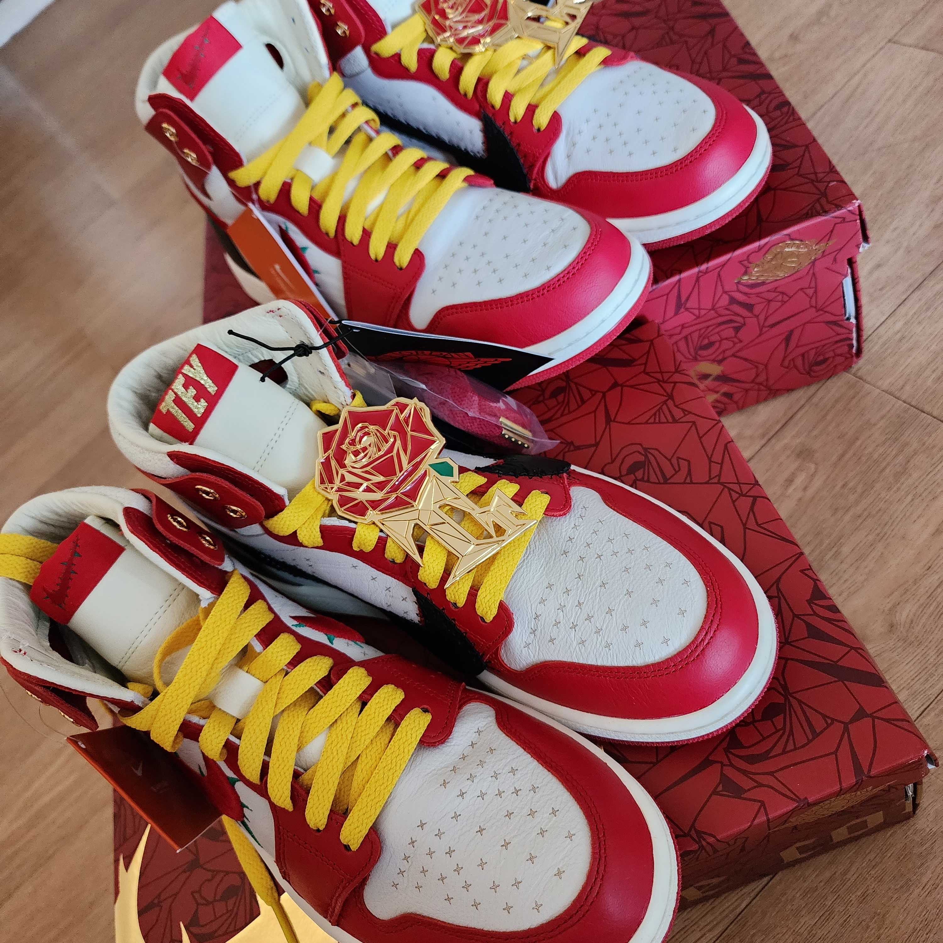 (W) Jordan 1 x Teyana Taylor Zoom CMFT 2 Gym Red 착용 스타일 - 1
