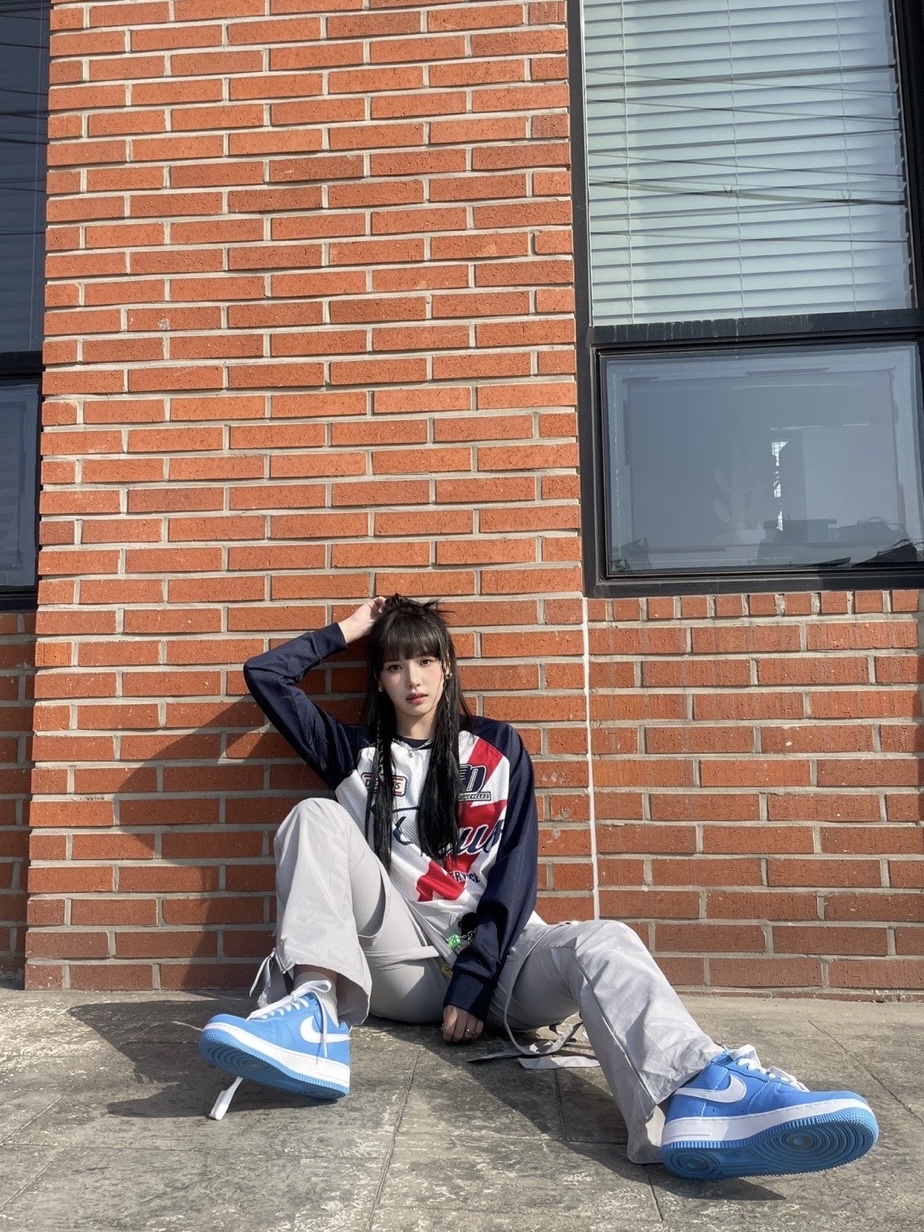 Nike Air Force 1 Low Retro Color of the Month University Blue 착용 스타일 - 1