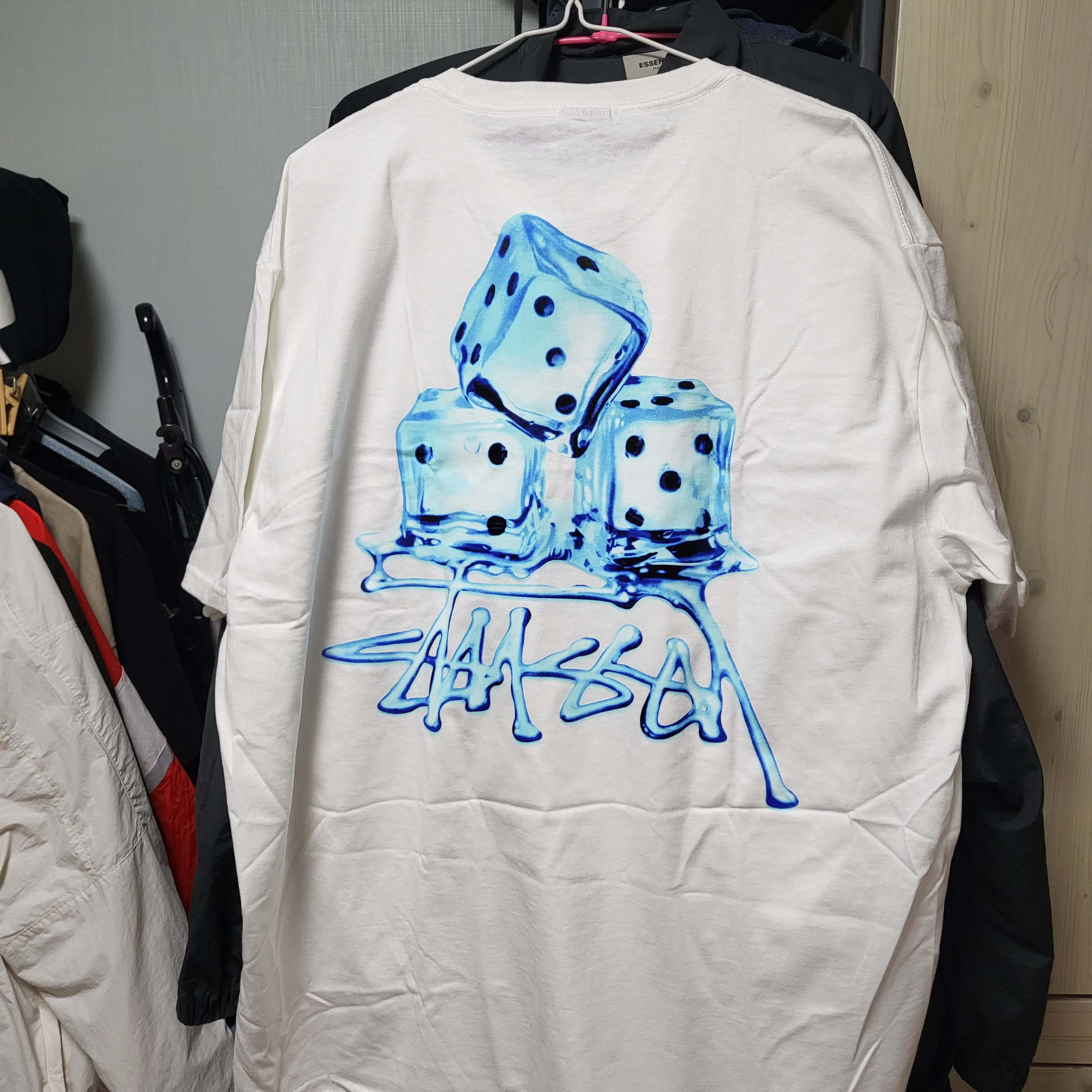 Stussy Melted T-Shirt White 착용 스타일 - 1