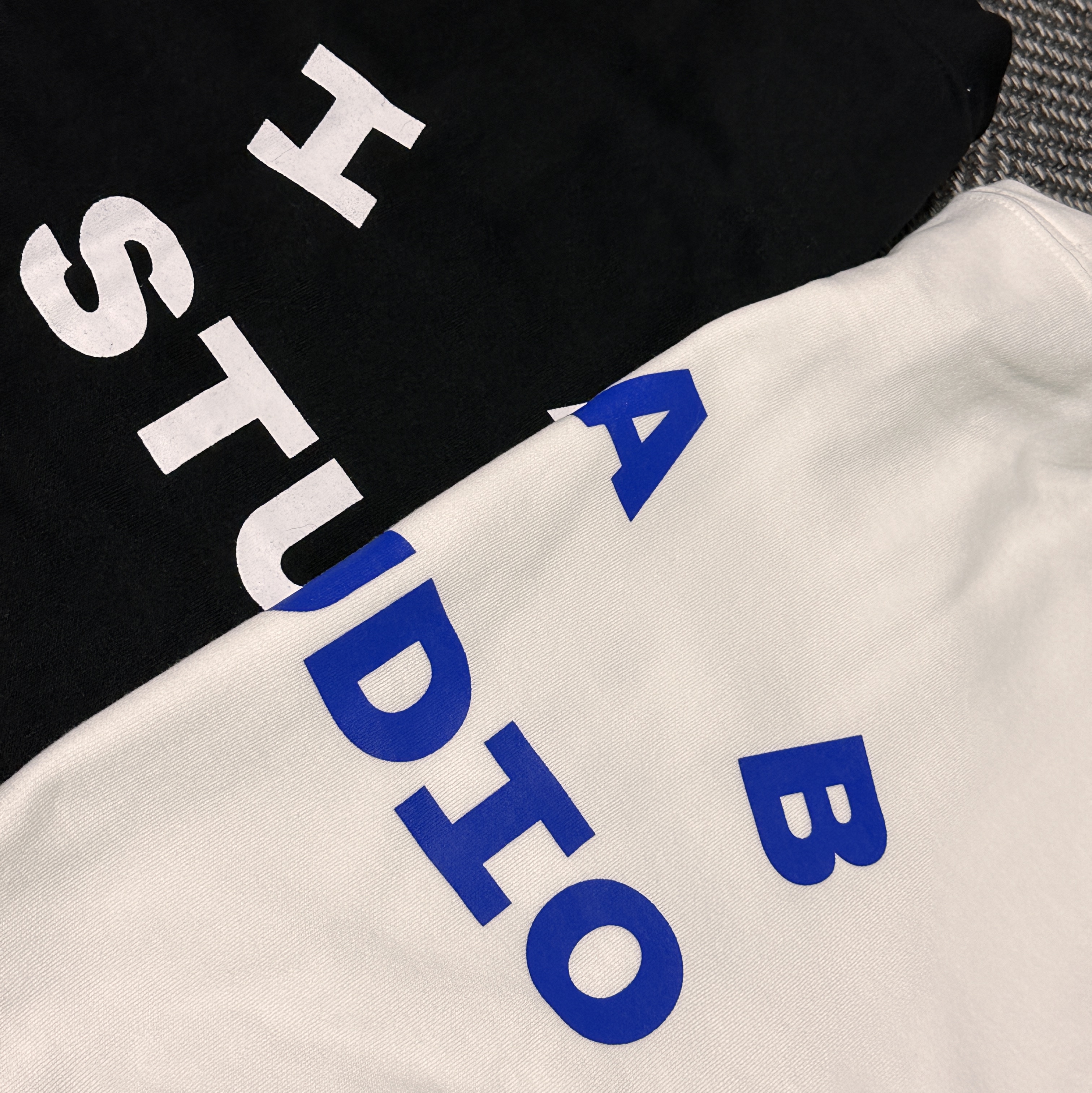 IAB Studio 10th Anniversary T-Shirts Pack White & Black (2 Pack) 착용 스타일 - 1