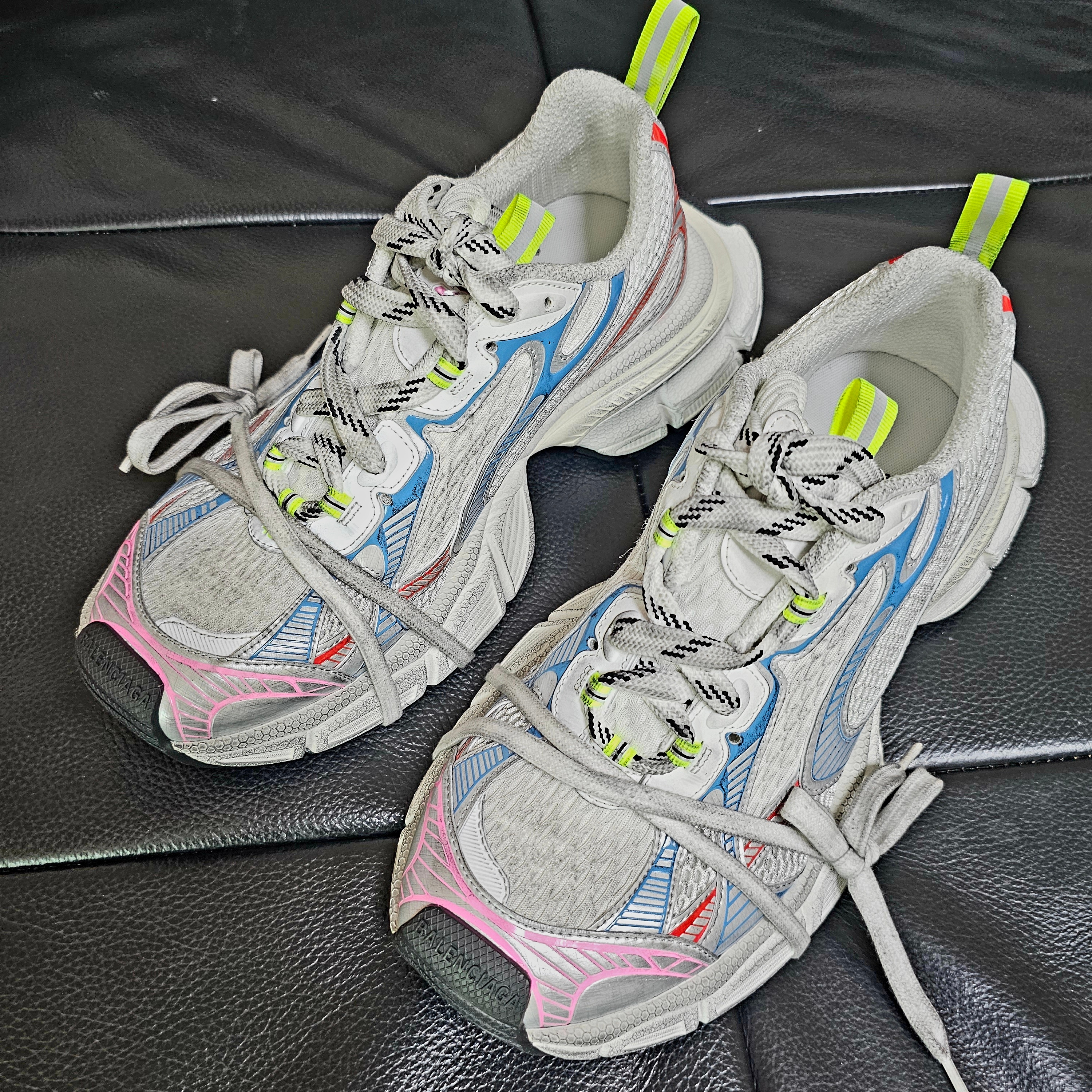 Balenciaga 3XL Sneakers White Red Blue 착용 스타일