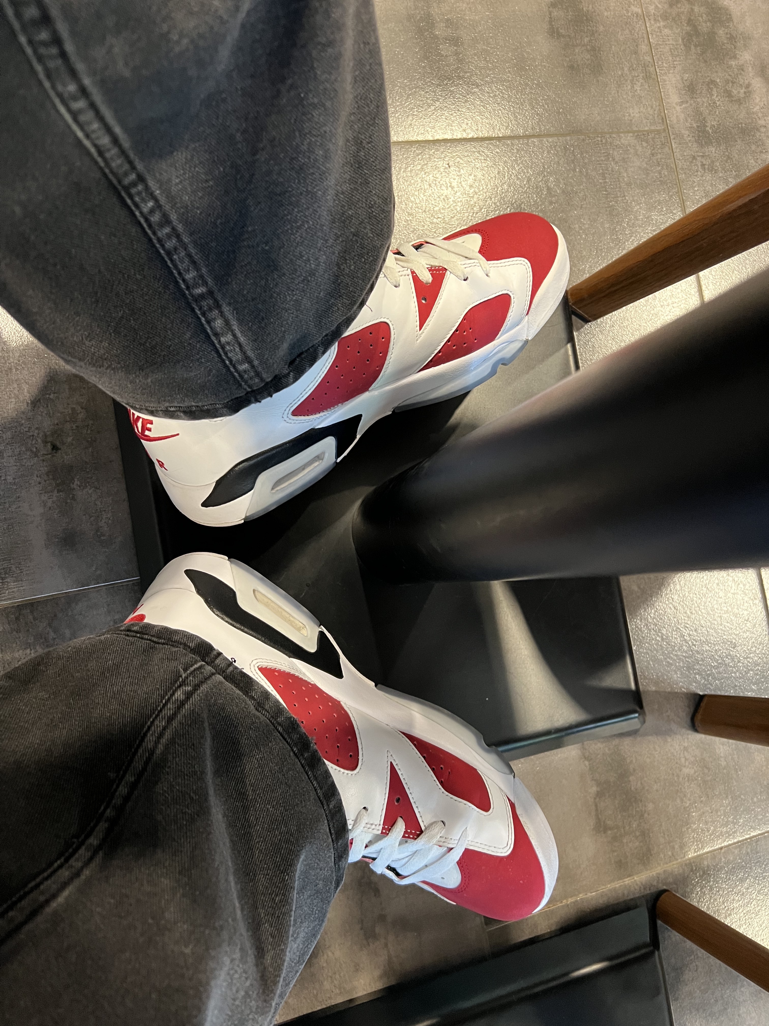 Jordan 6 Retro Carmine 2021 착용 스타일 - 1