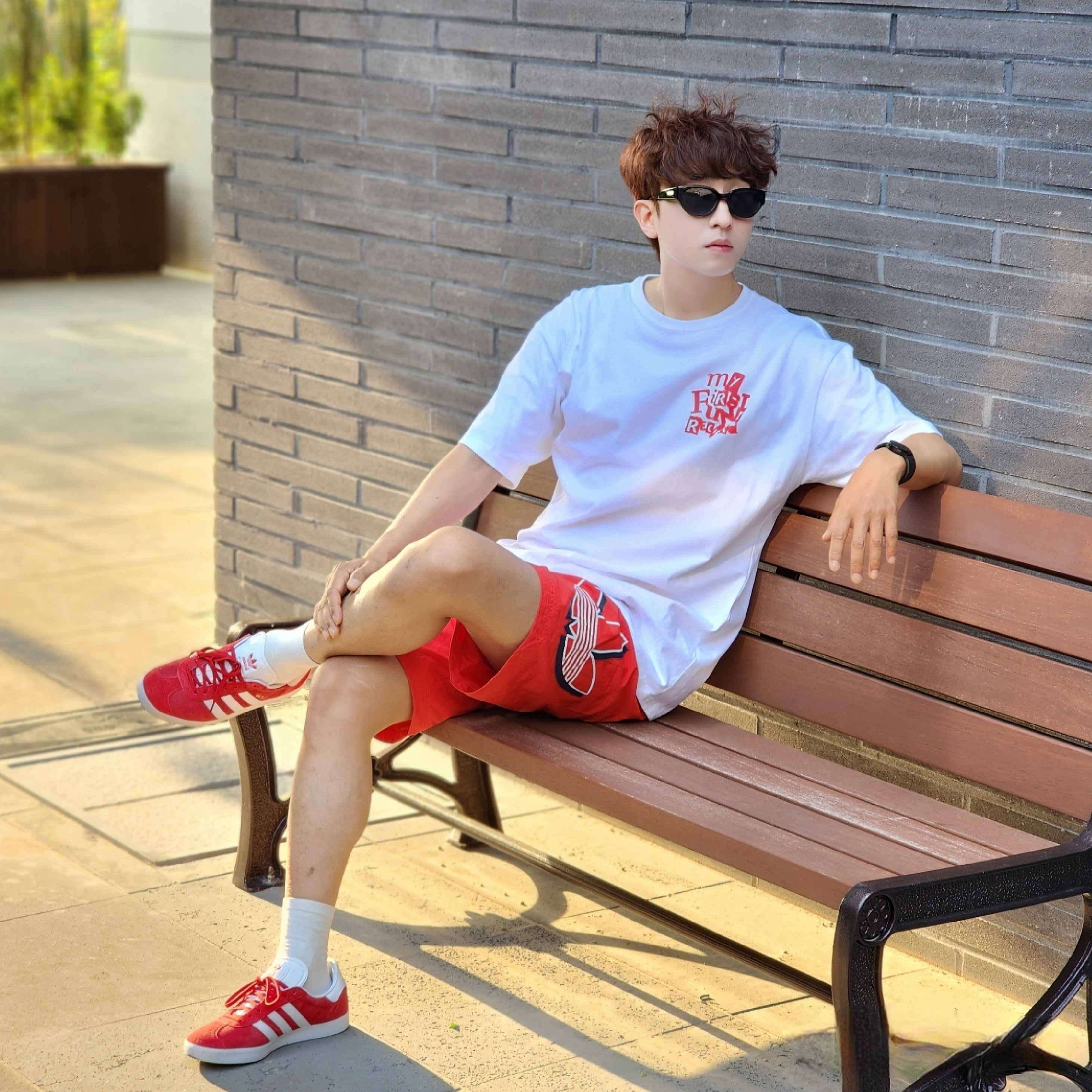 Adidas Gazelle Power Red 착용 스타일 - 1