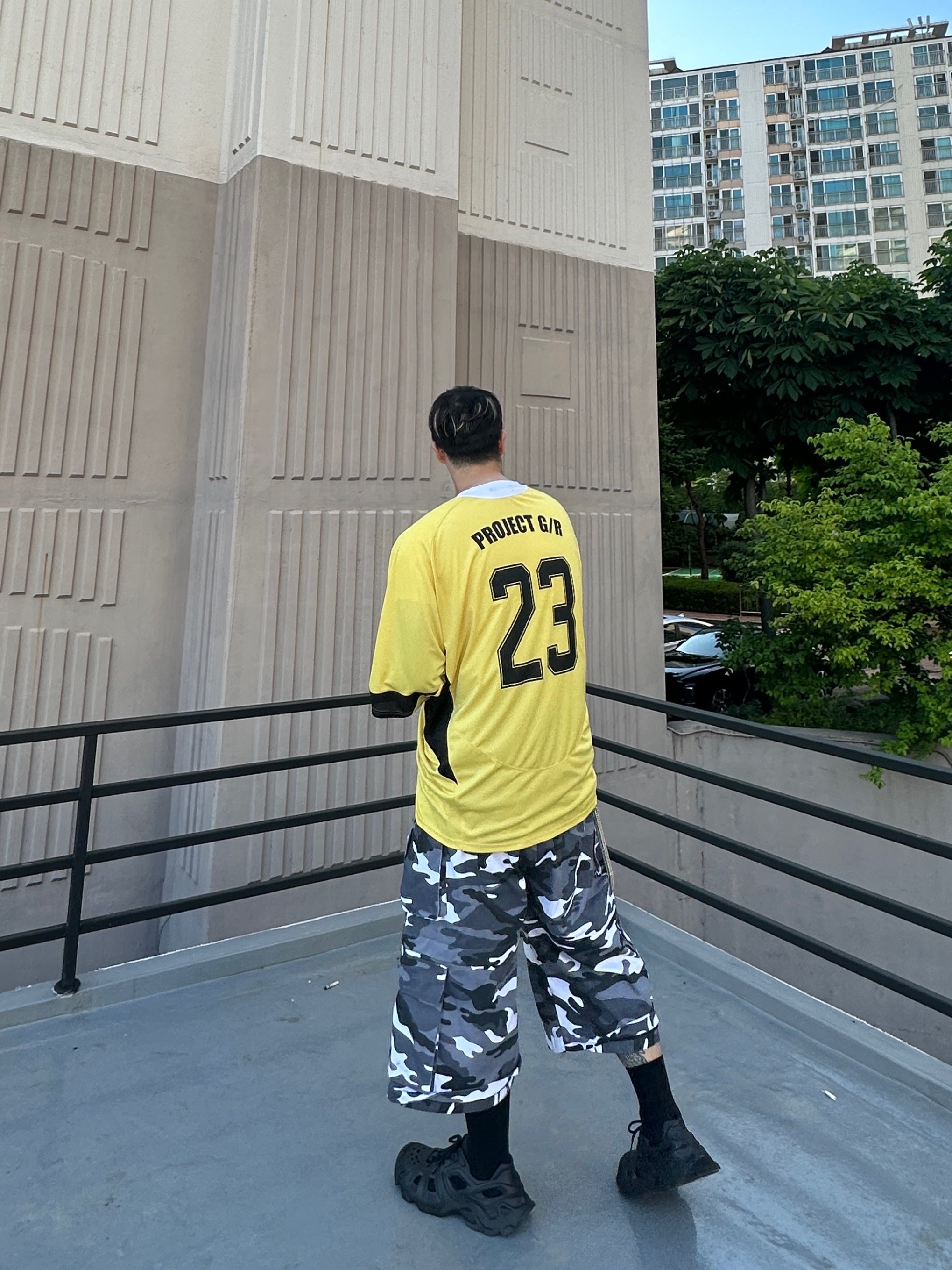 Balenciaga HD Lace-Up Sneakers Black, Project G/R Oversized Convertible Cargo Pants City Camo 착용 스타일 - 2