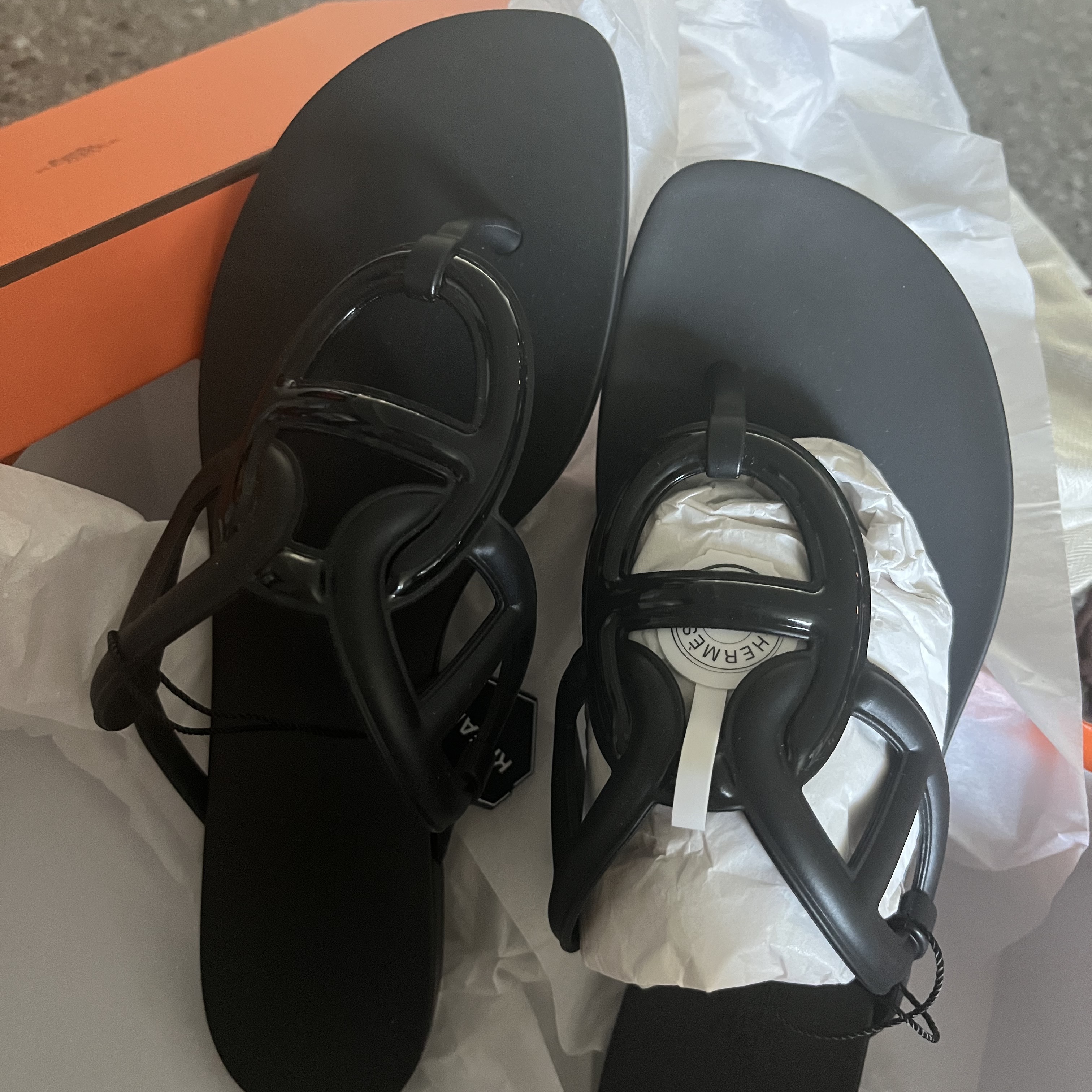 (W) Hermes Egerie Sandal Noir 착용 스타일