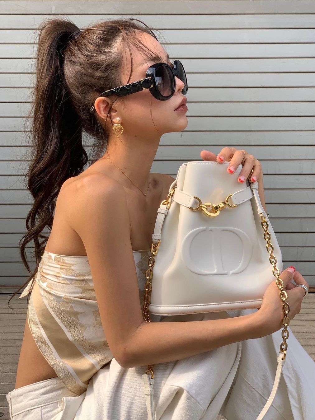 (W) Dior Lady 95.22 R2F Rounded Sunglasses Black 착용 스타일