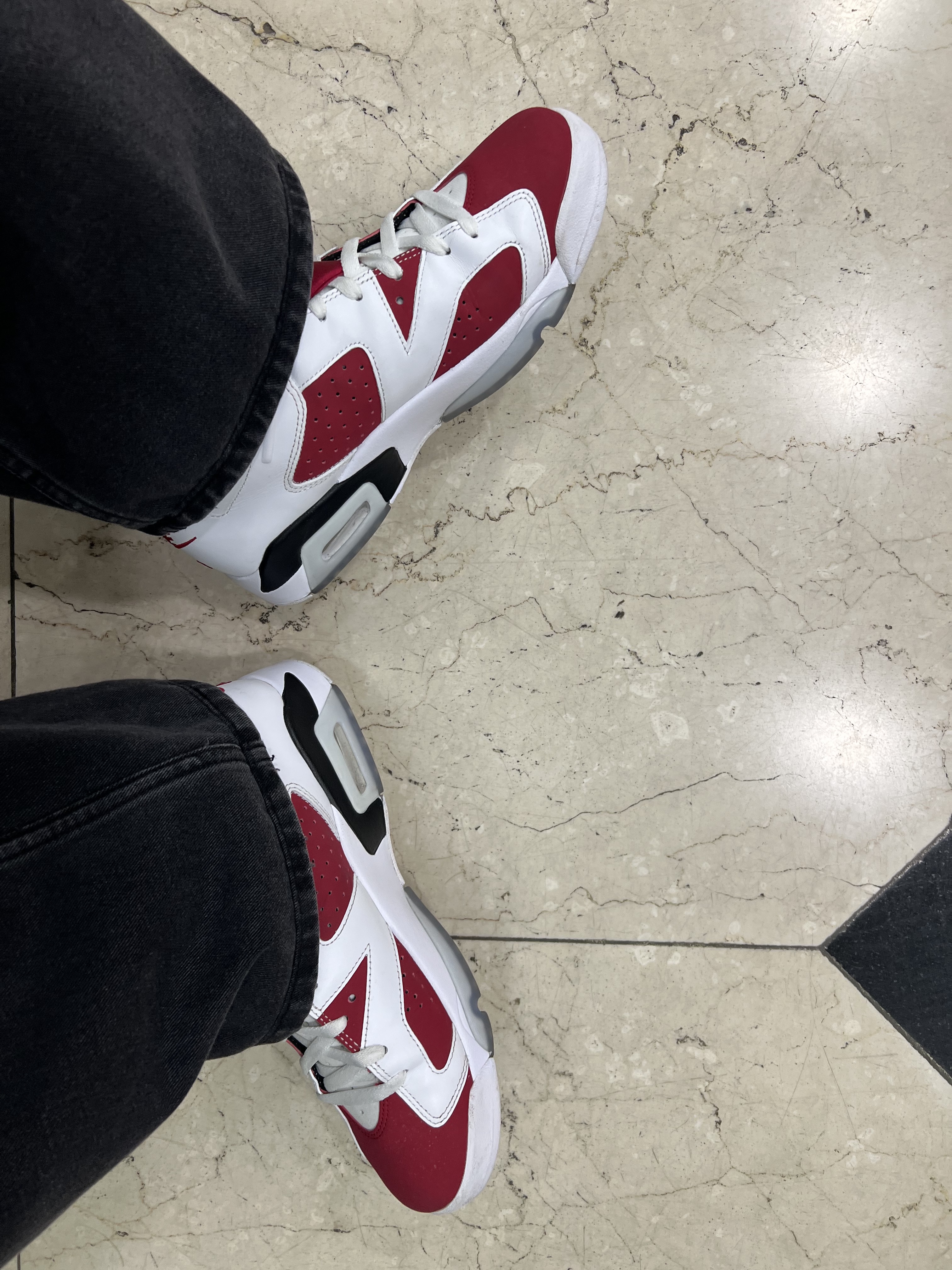 Jordan 6 Retro Carmine 2021 착용 스타일 - 3