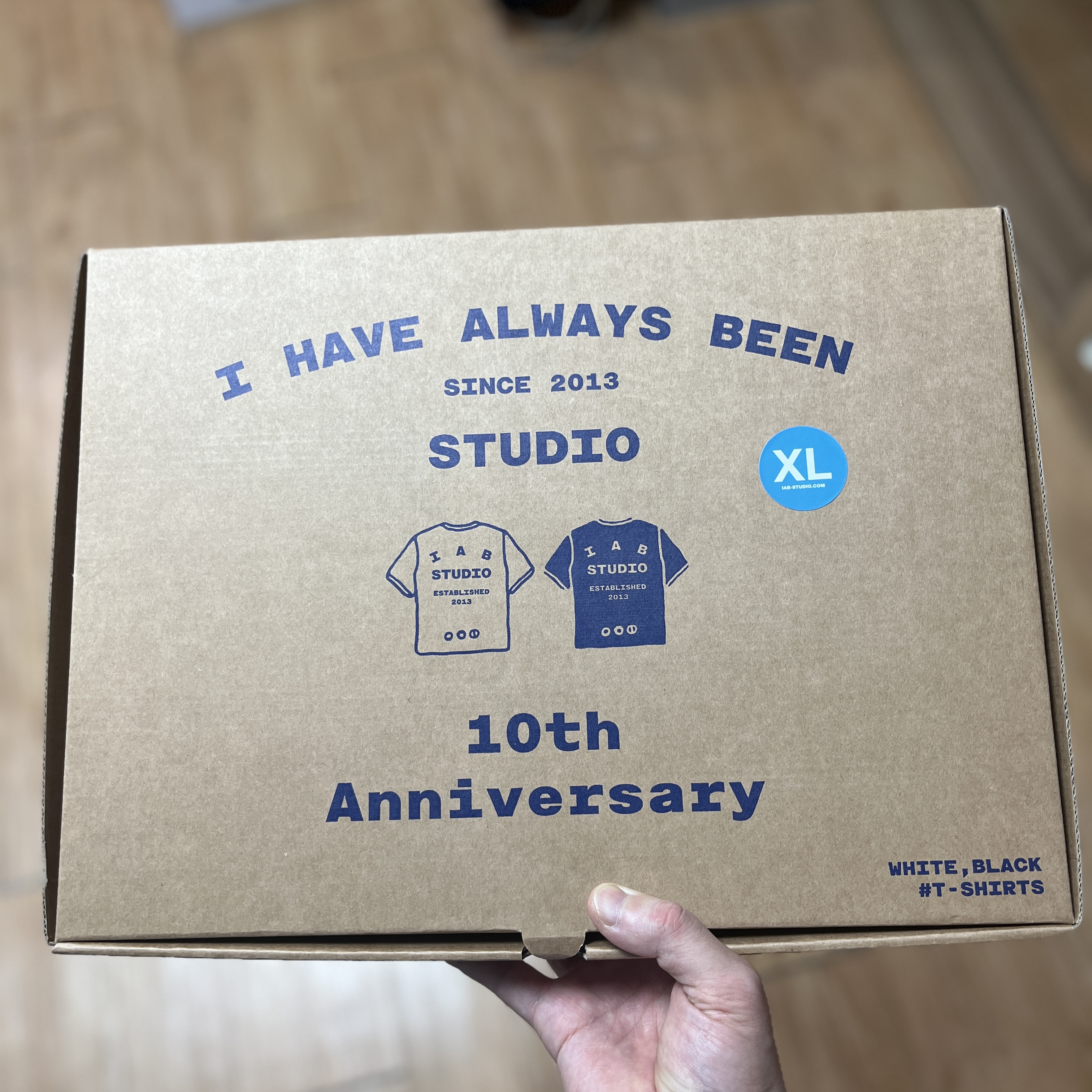 IAB Studio 10th Anniversary T-Shirts Pack White & Black (2 Pack) 착용 스타일