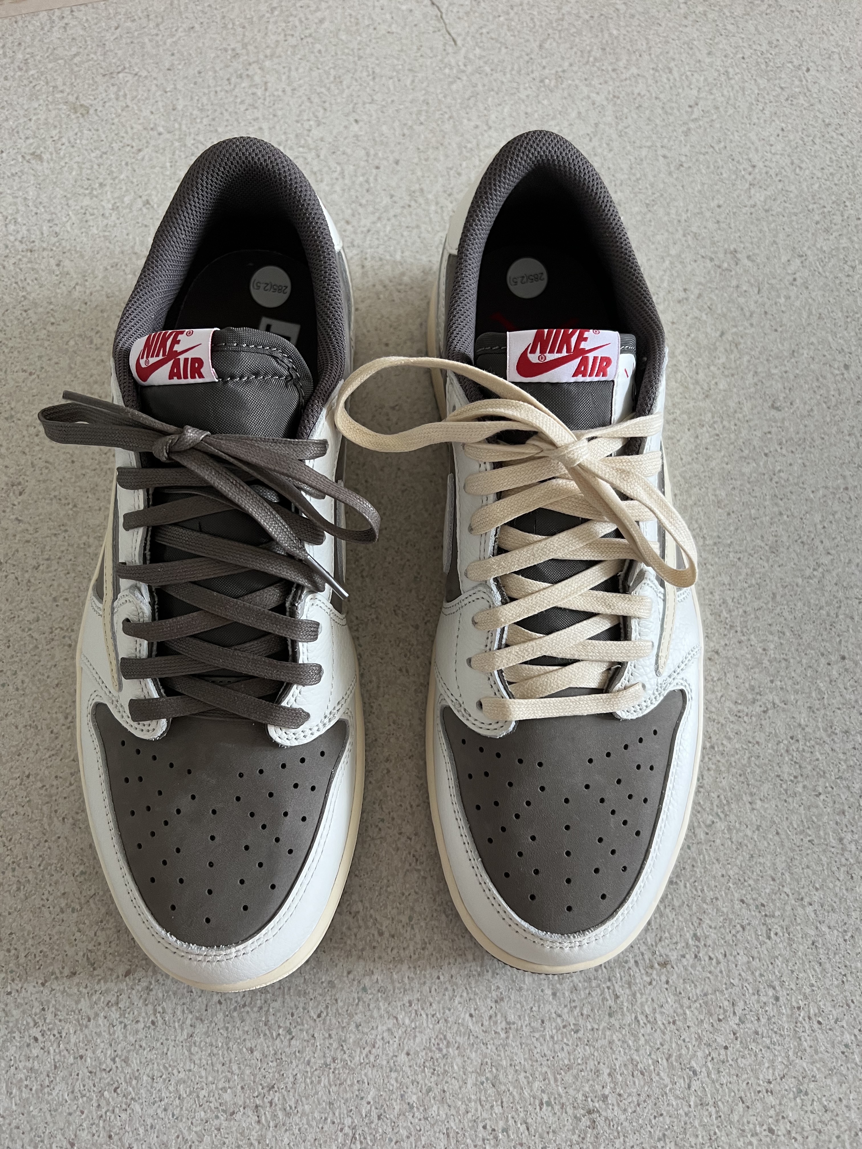 Jordan 1 x Travis Scott Retro Low OG SP Sail and Ridgerock 착용 스타일