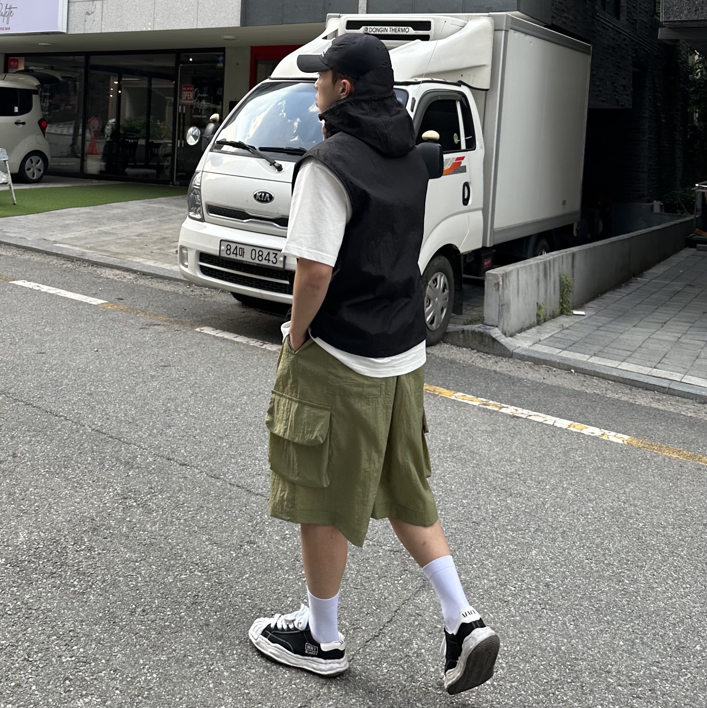 Maison Mihara Yasuhiro Blakey OG Sole Canvas Low-top Sneakers Black White 착용 스타일 - 2