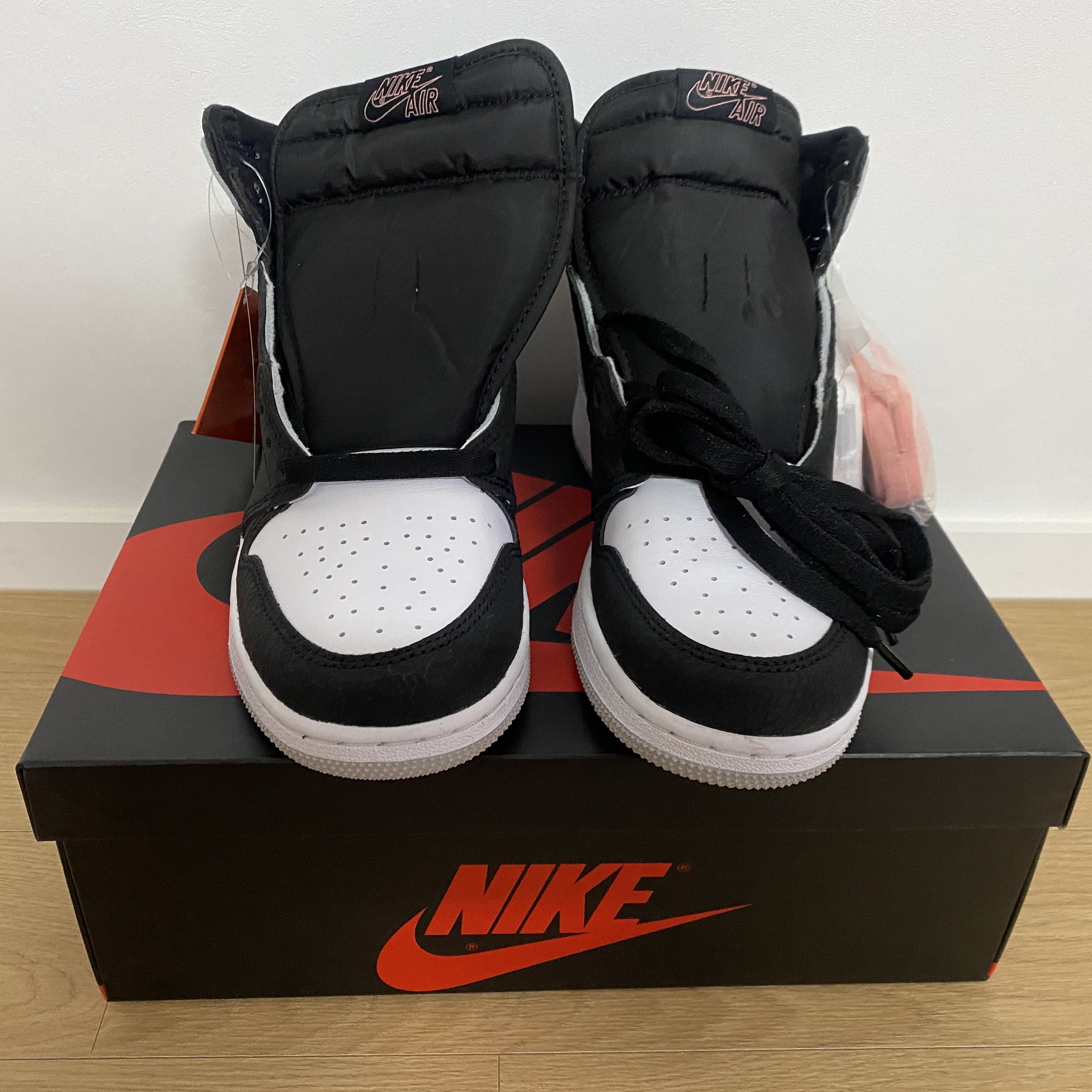 (GS) Jordan 1 Retro High OG Bleached Coral 착용 스타일 - 1