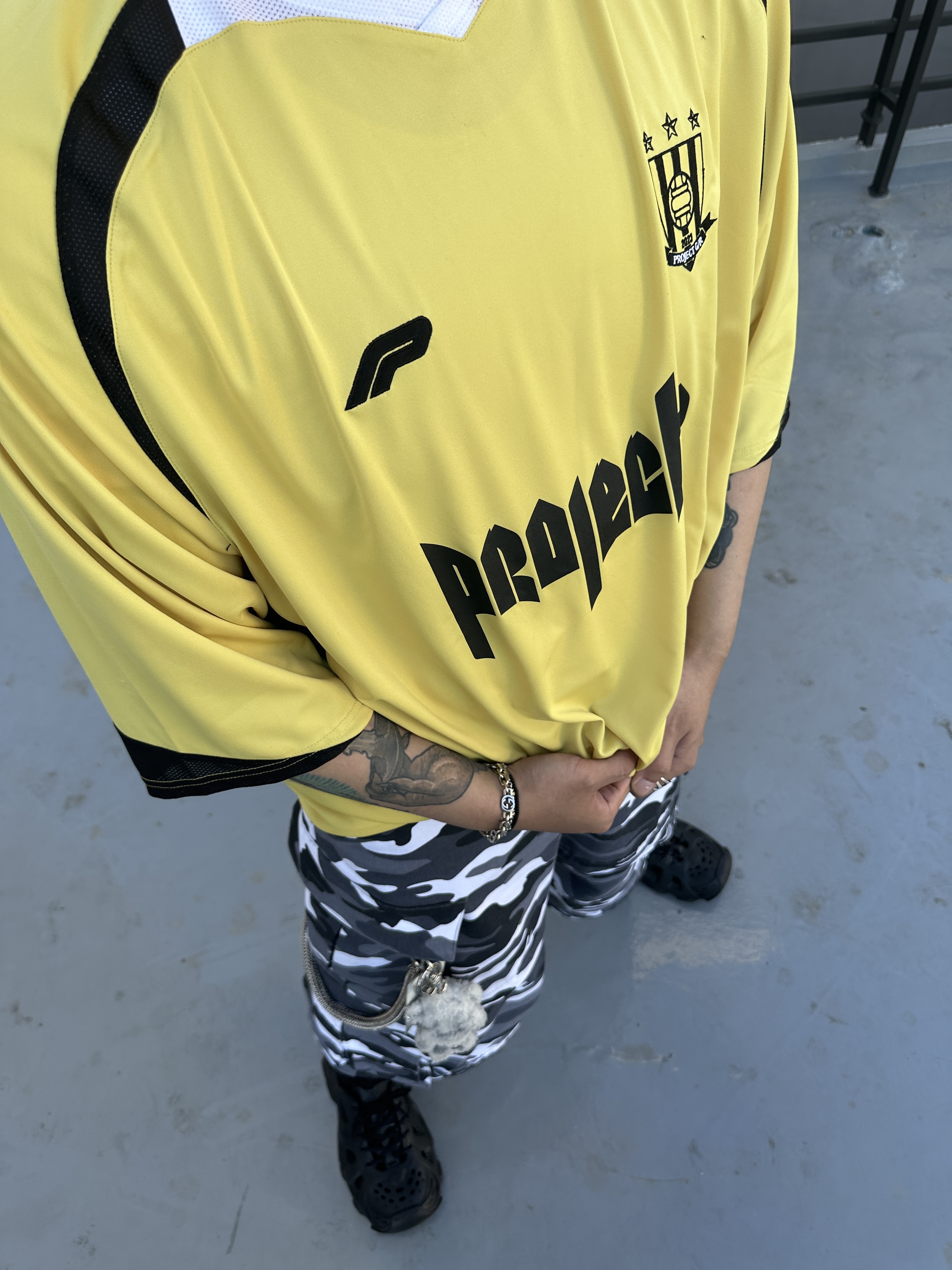 Balenciaga HD Lace-Up Sneakers Black, Project G/R Oversized Convertible Cargo Pants City Camo 착용 스타일 - 3