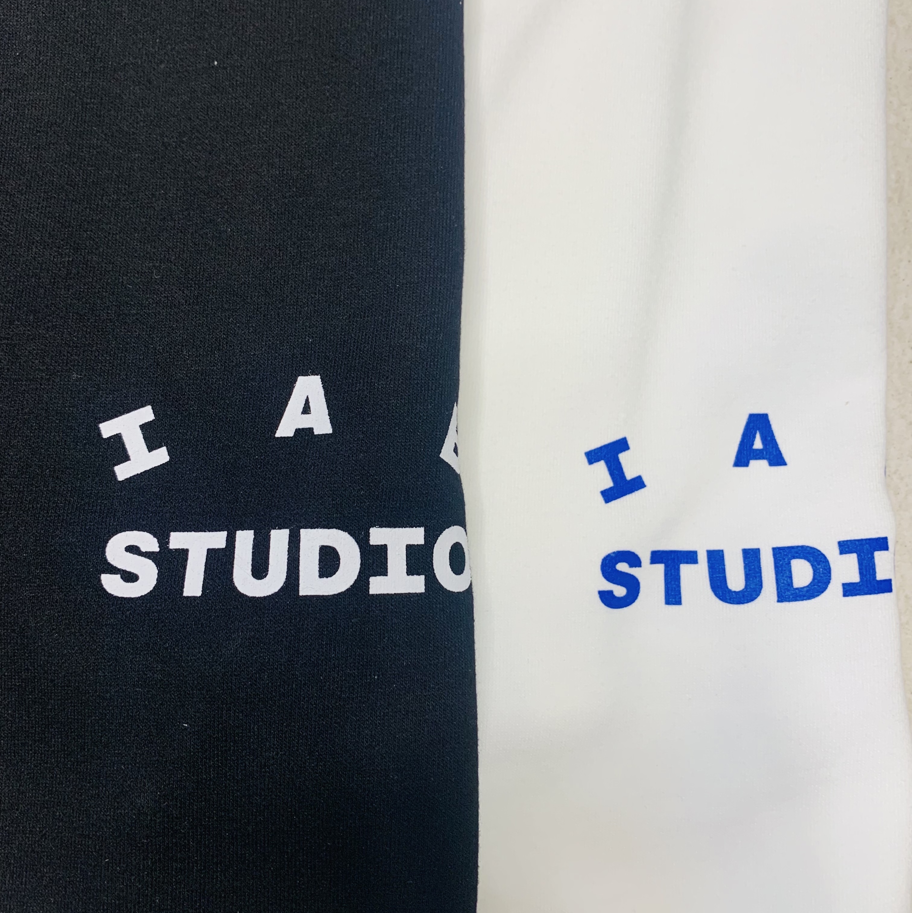IAB Studio 10th Anniversary T-Shirts Pack White & Black (2 Pack) 착용 스타일 - 4