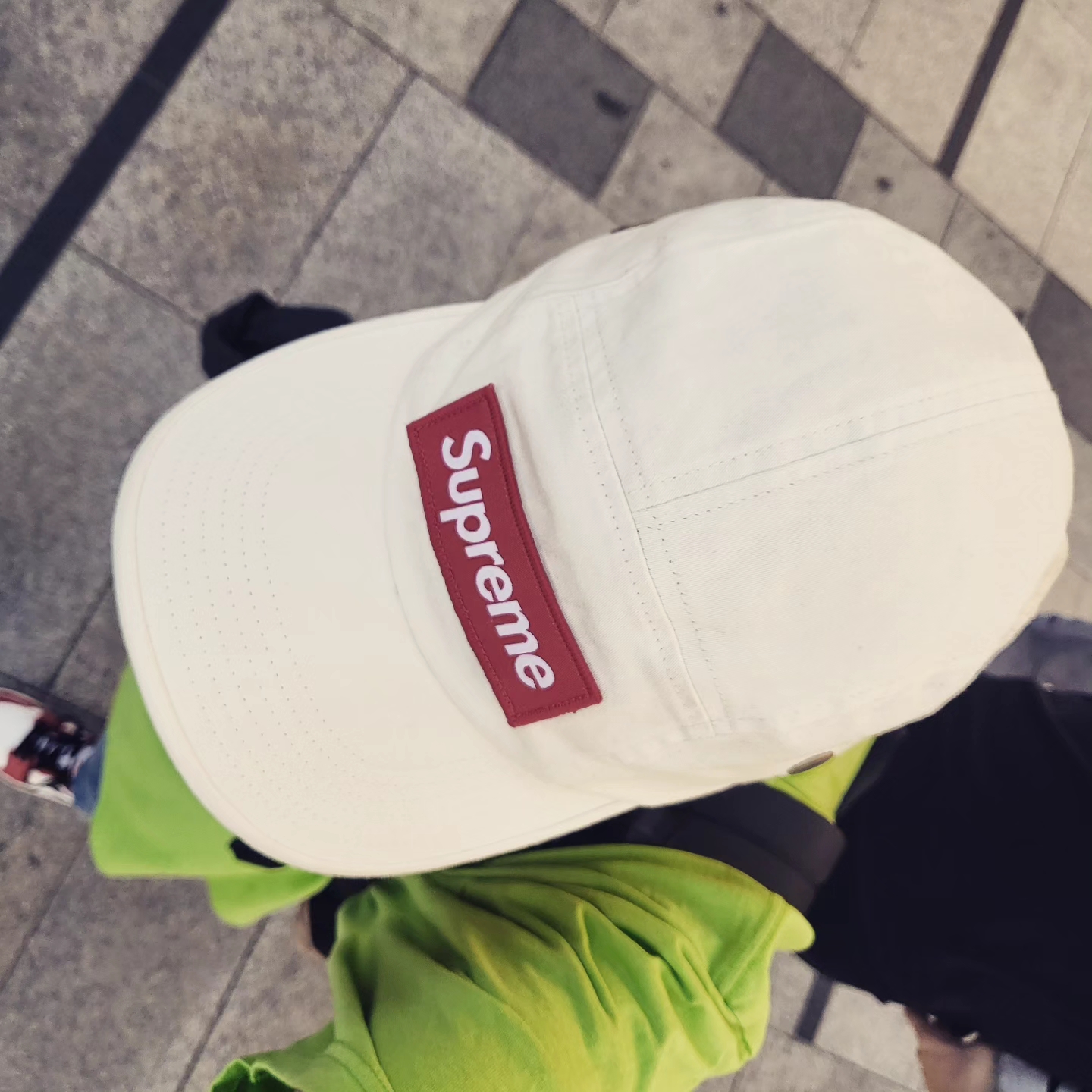 Supreme Military Camp Cap Stone - 22SS, Supreme Webbing Keychain Red - 23SS 착용 스타일 - 1