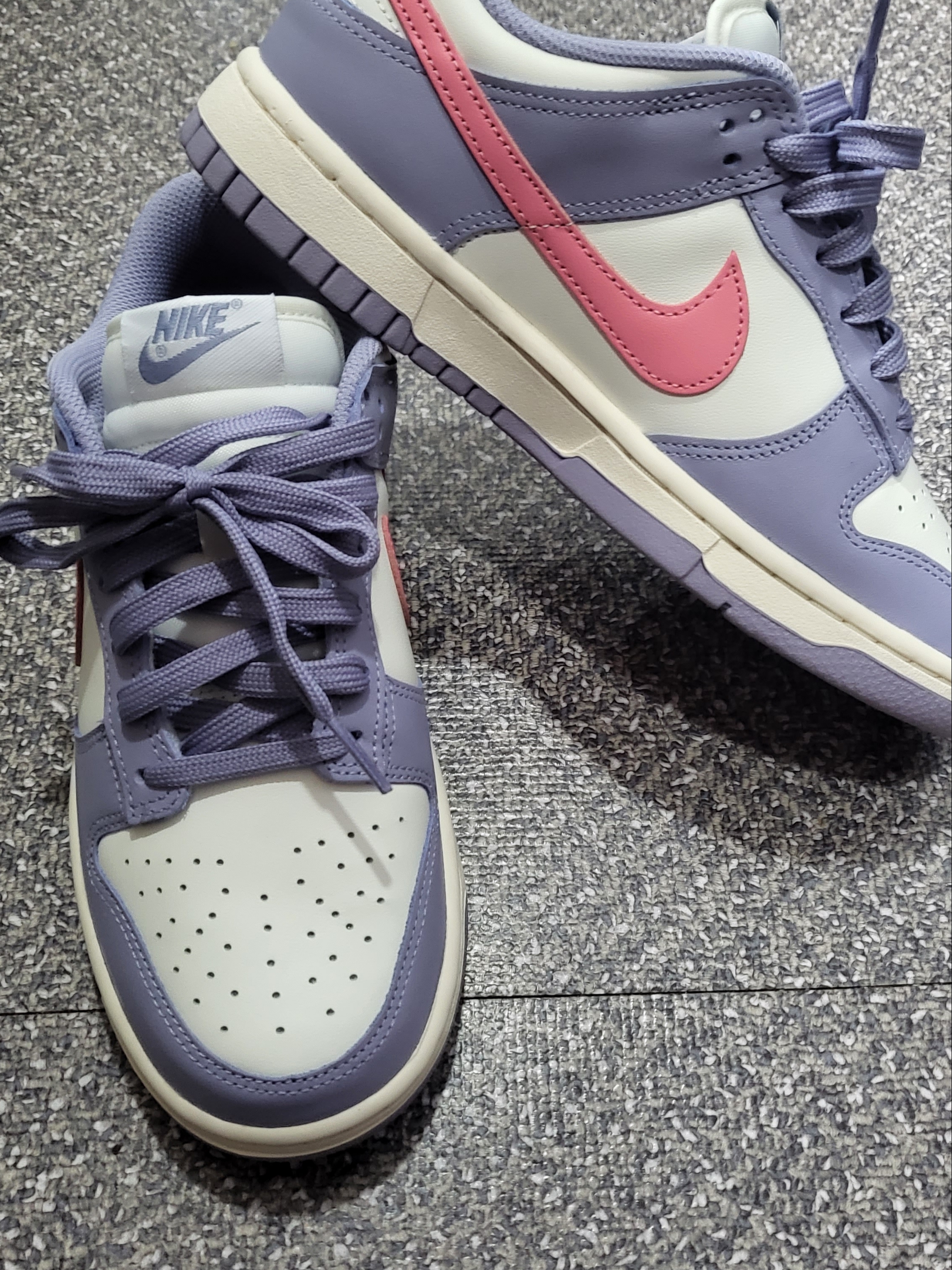 (W) Nike Dunk Low Indigo Haze Coral Chalk 착용 스타일 - 2