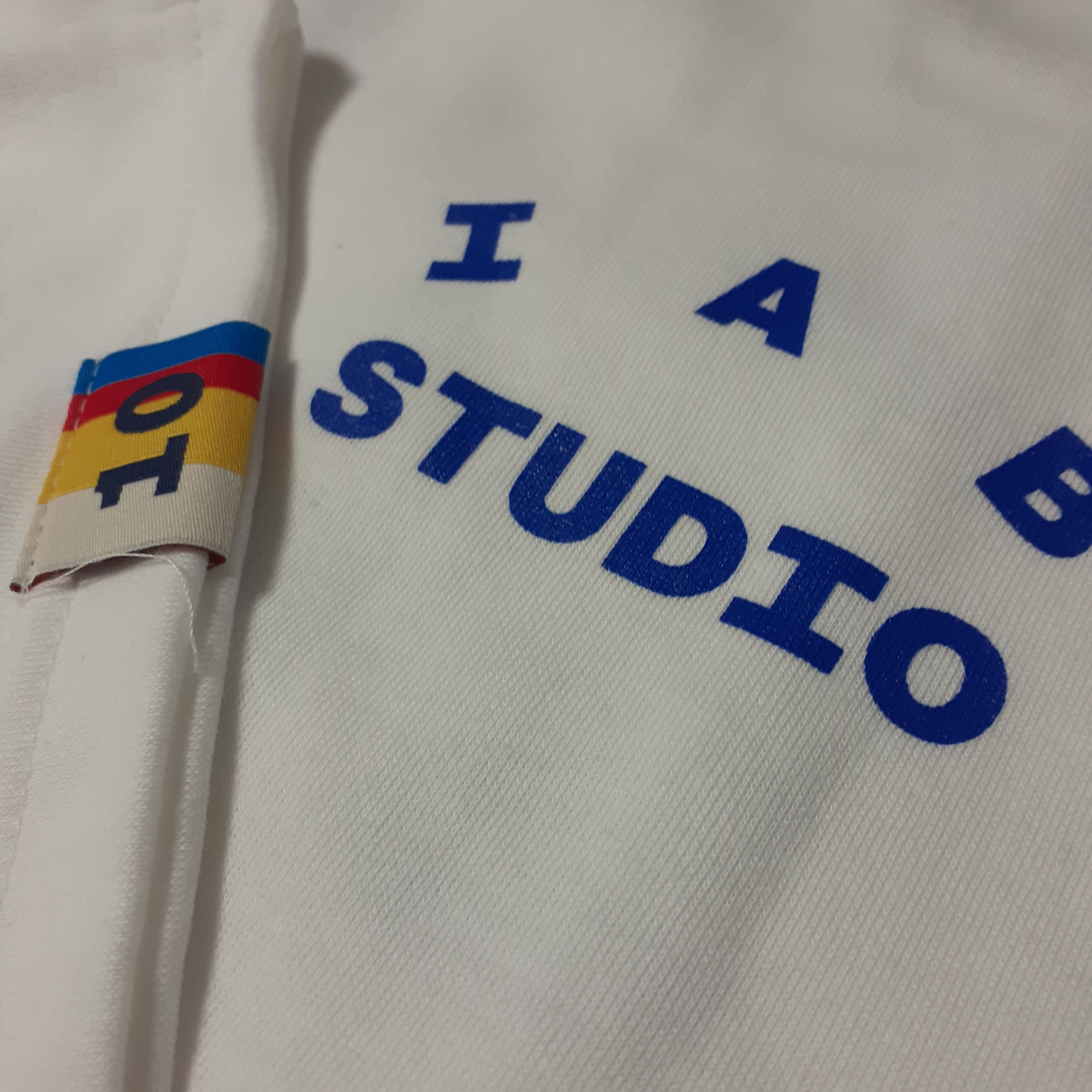 IAB Studio 10th Anniversary T-Shirts Pack White & Black (2 Pack), IAB Studio 10th Anniversary T-Shirt White 착용 스타일