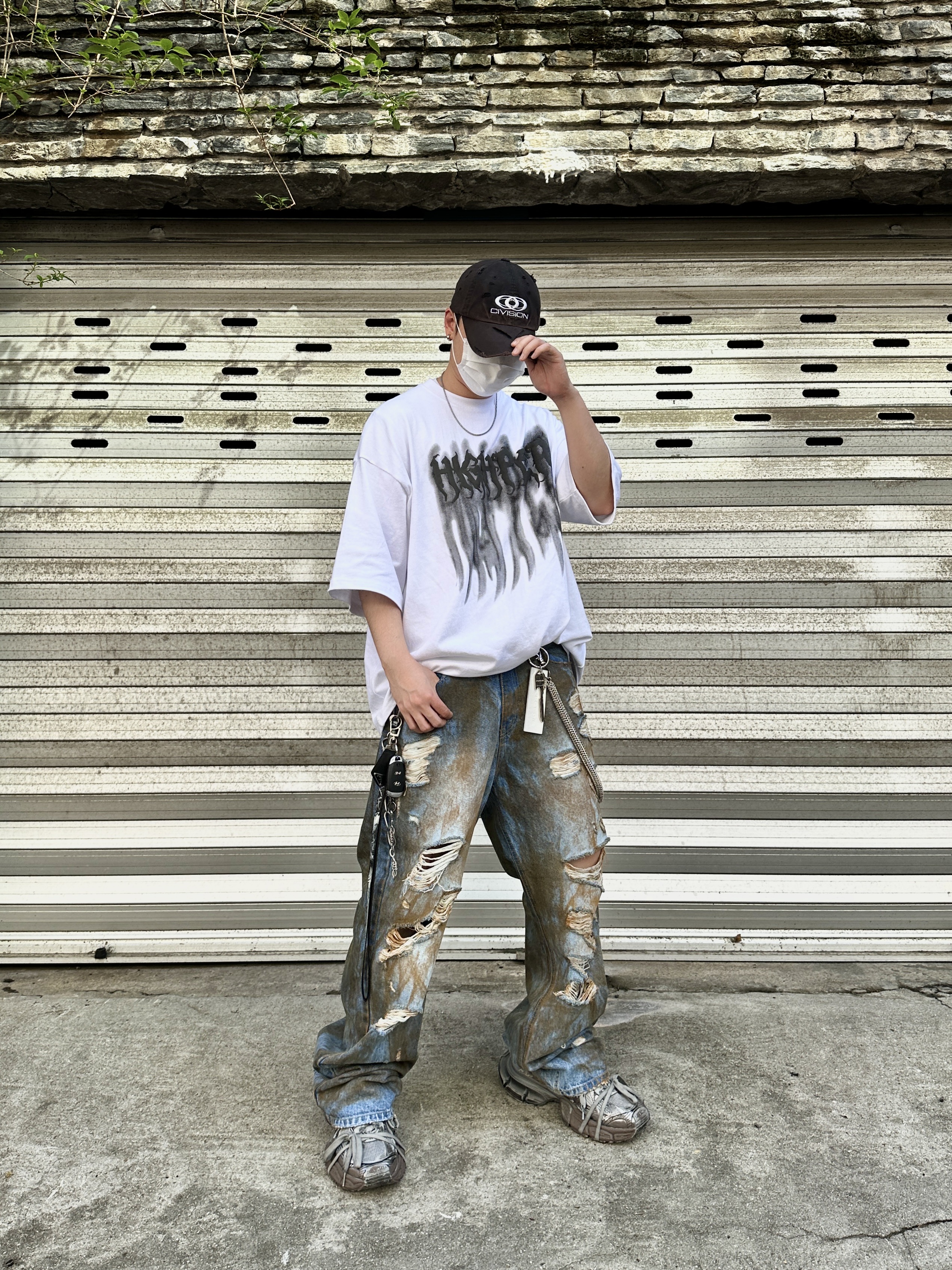 Balenciaga 3XL Sneakers Grey Black, Civision by CSC Vison Destroyed Cap Washed Black 착용 스타일 - 1