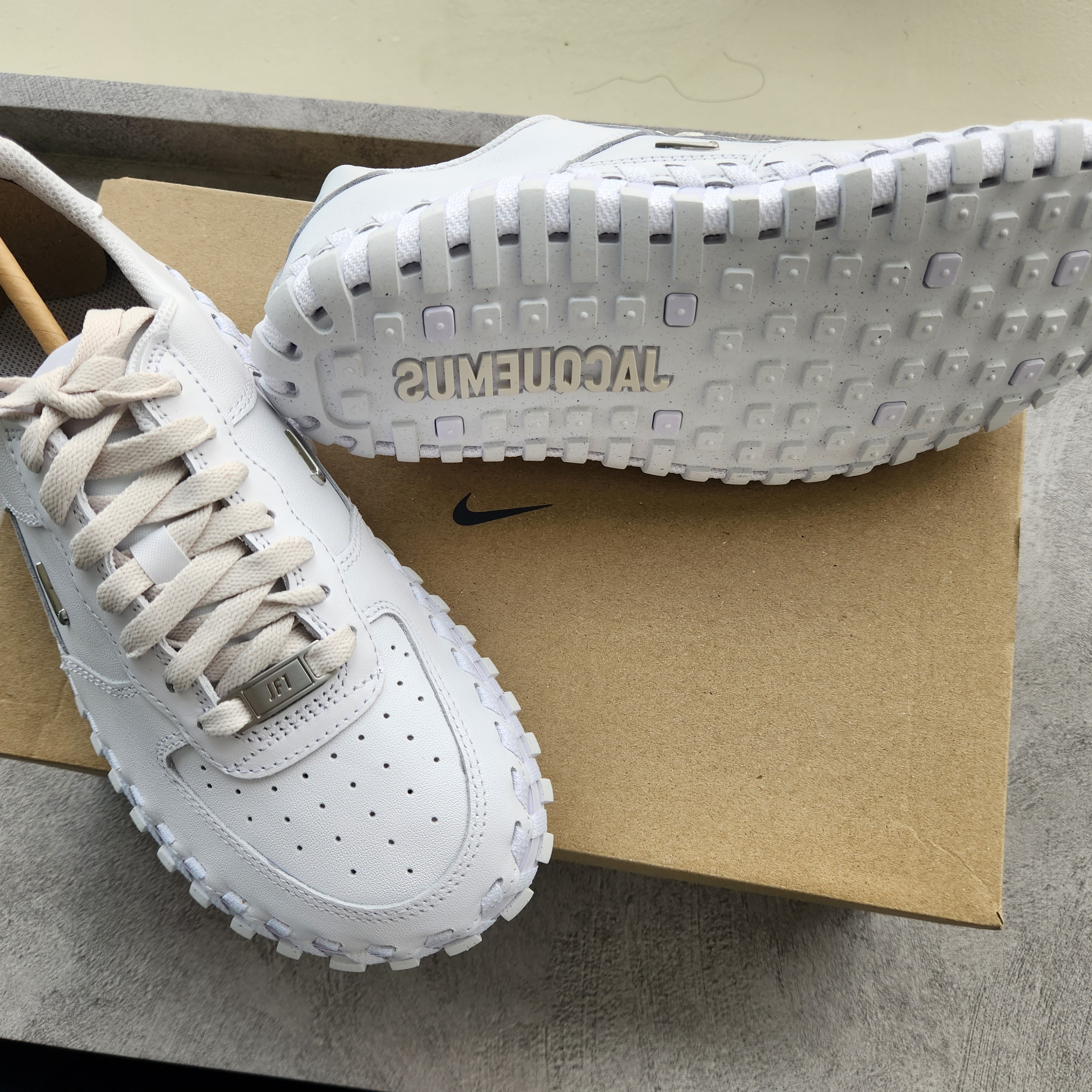 Nike x Jacquemus J Force 1 Low LX SP White 착용 스타일 - 1