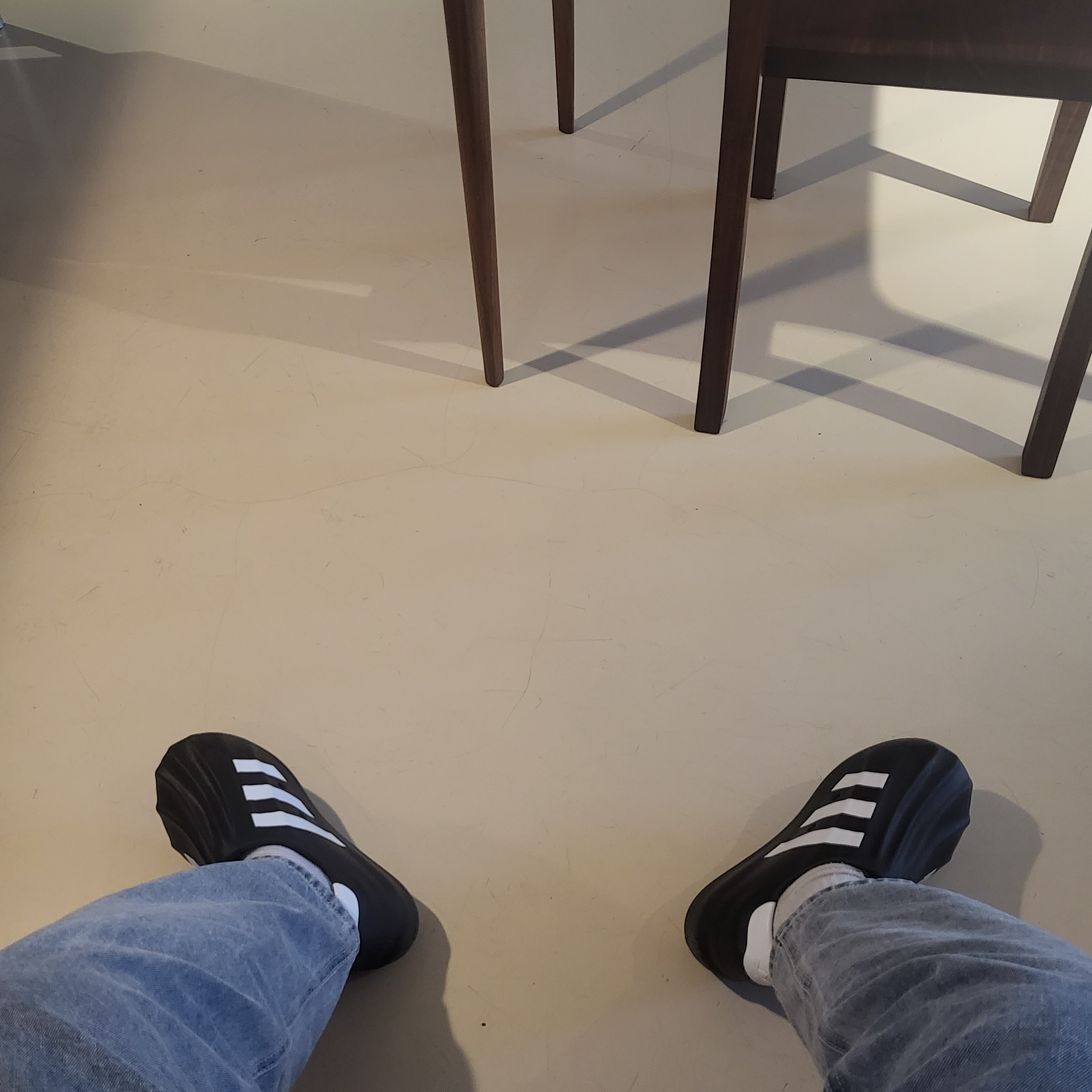Adidas Adifom Superstar Core Black Cloud White 착용 스타일