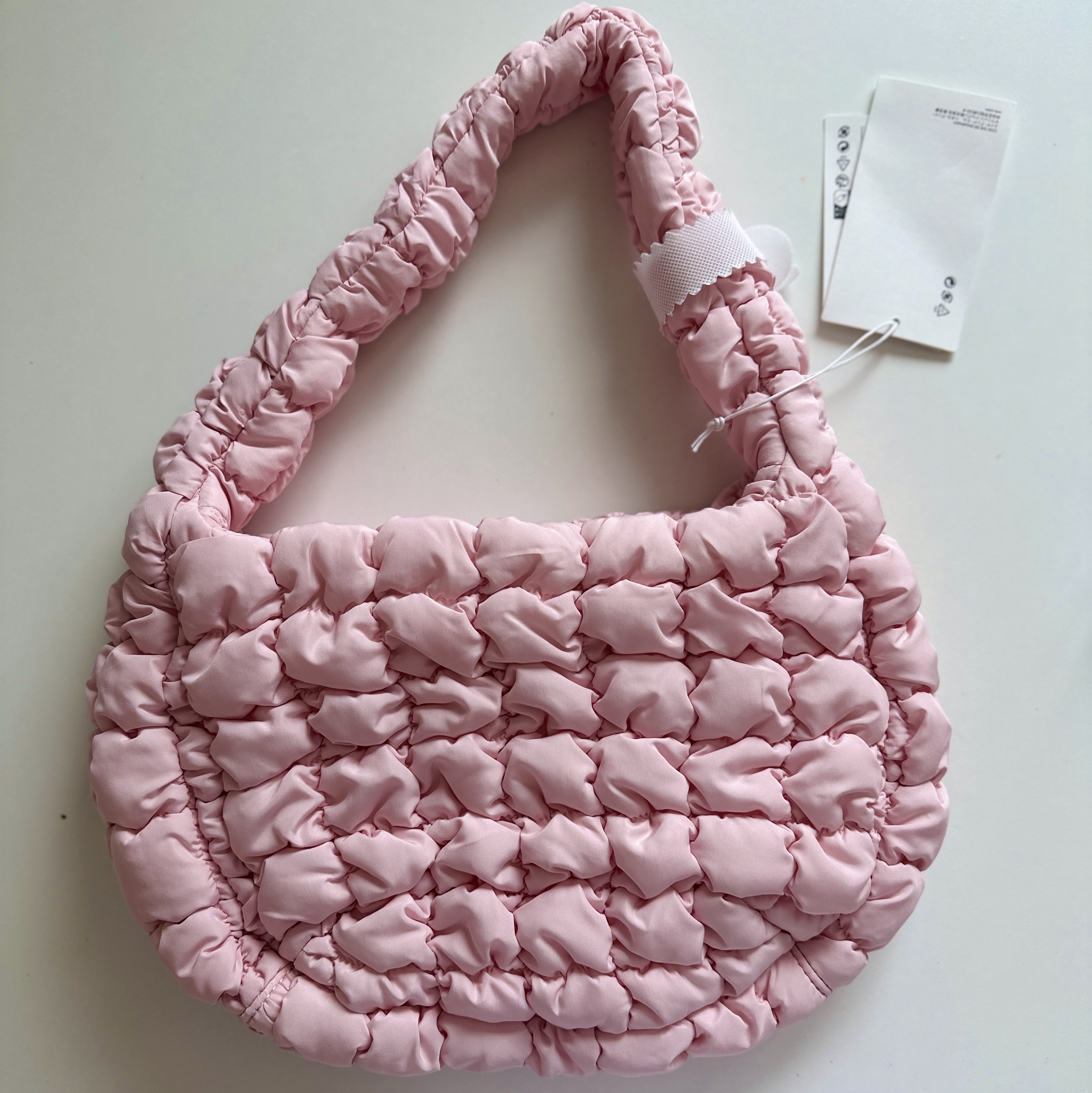 COS Quilted Mini Bag Pink 착용 스타일 - 1