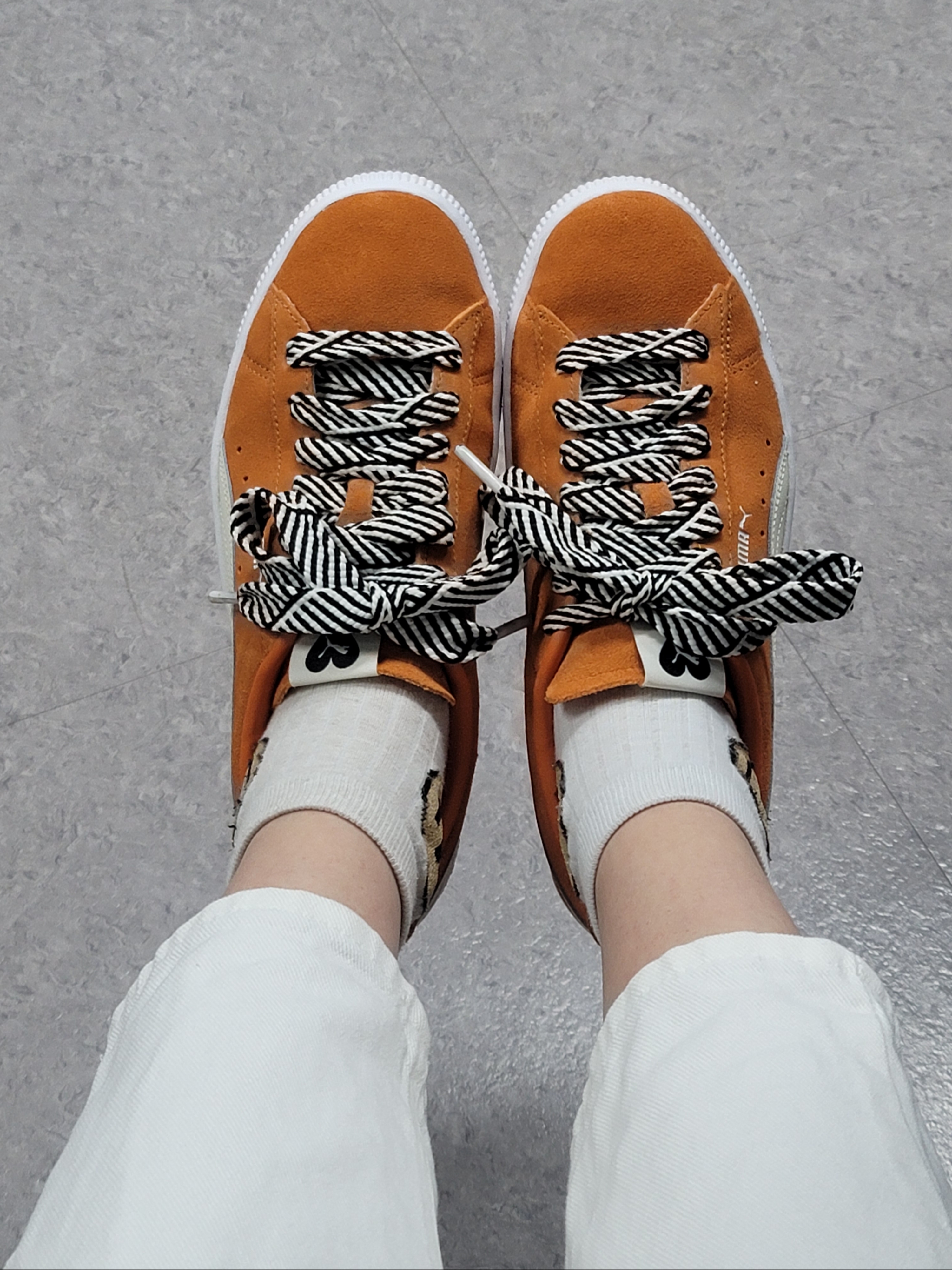 Puma x AMI Suede VTG Jaffa Orange Marshmallow 착용 스타일