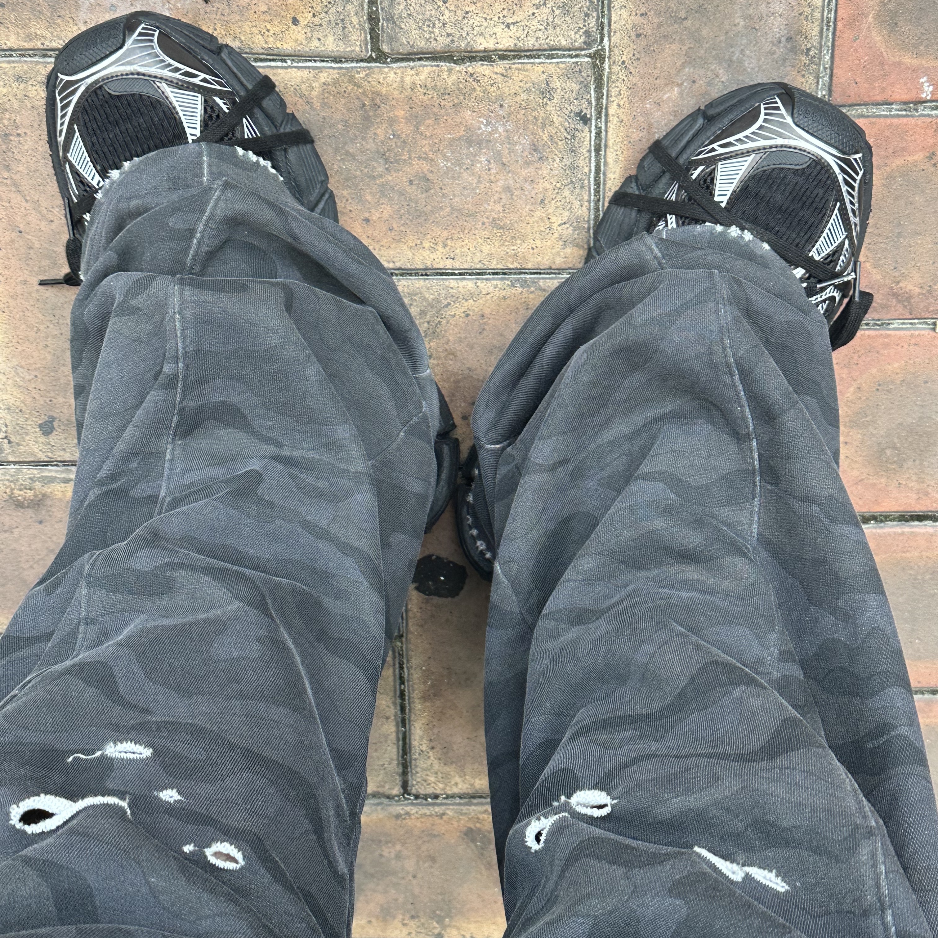 Balenciaga 3XL Sneakers Black White 착용 스타일