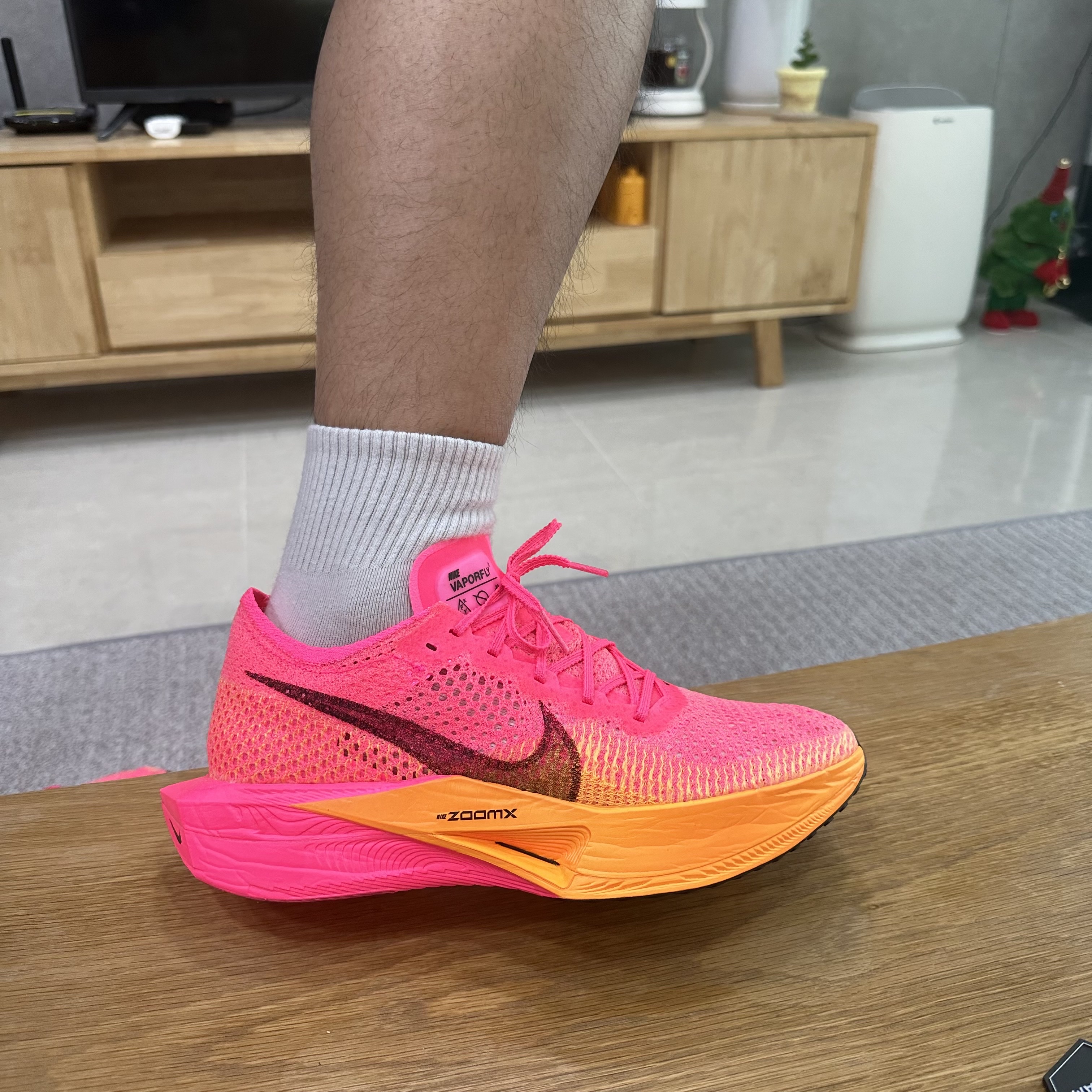 Nike ZoomX Vaporfly Next% 3 Hyper Pink 착용 스타일 - 1