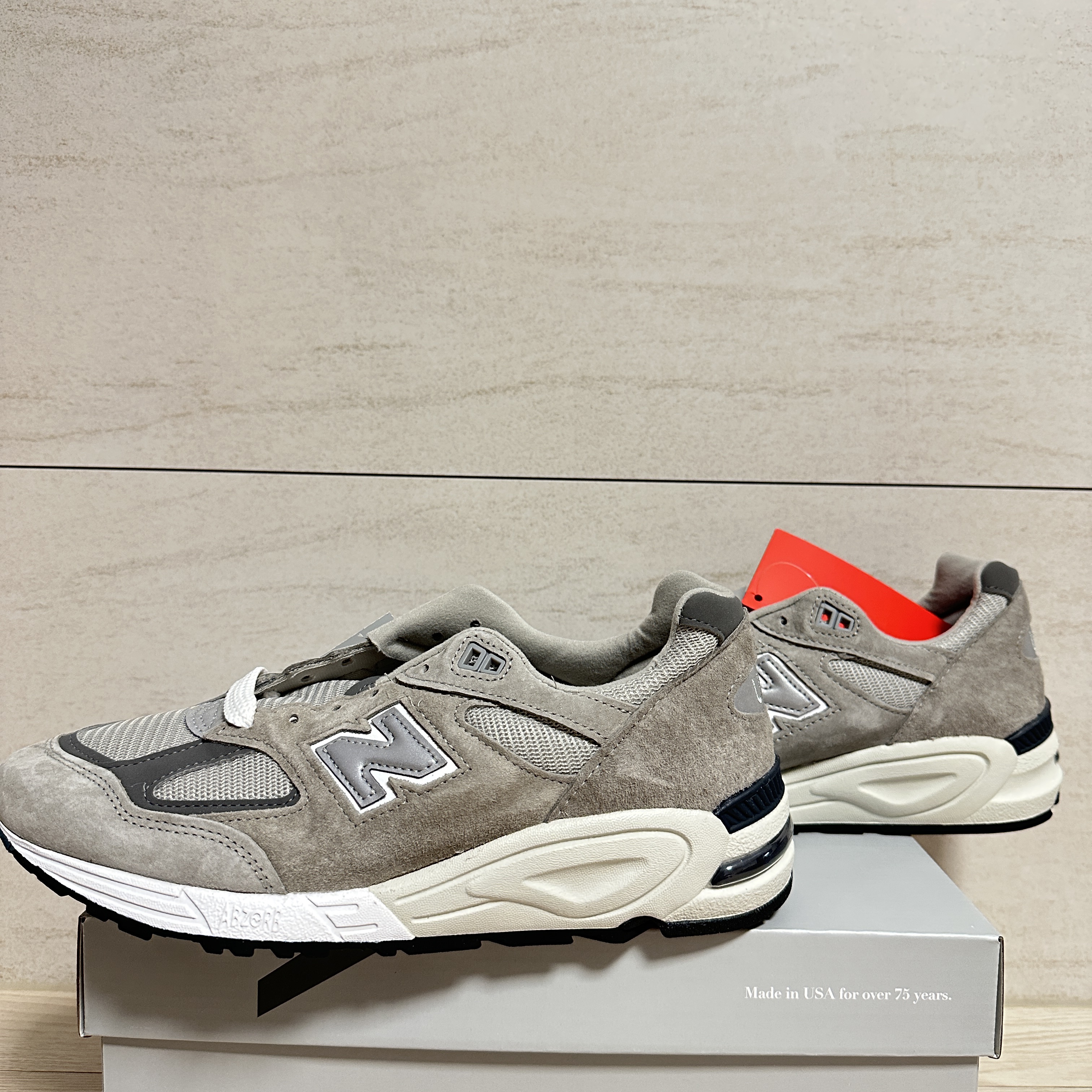 New Balance 990v2 Made in USA Grey 착용 스타일 - 1