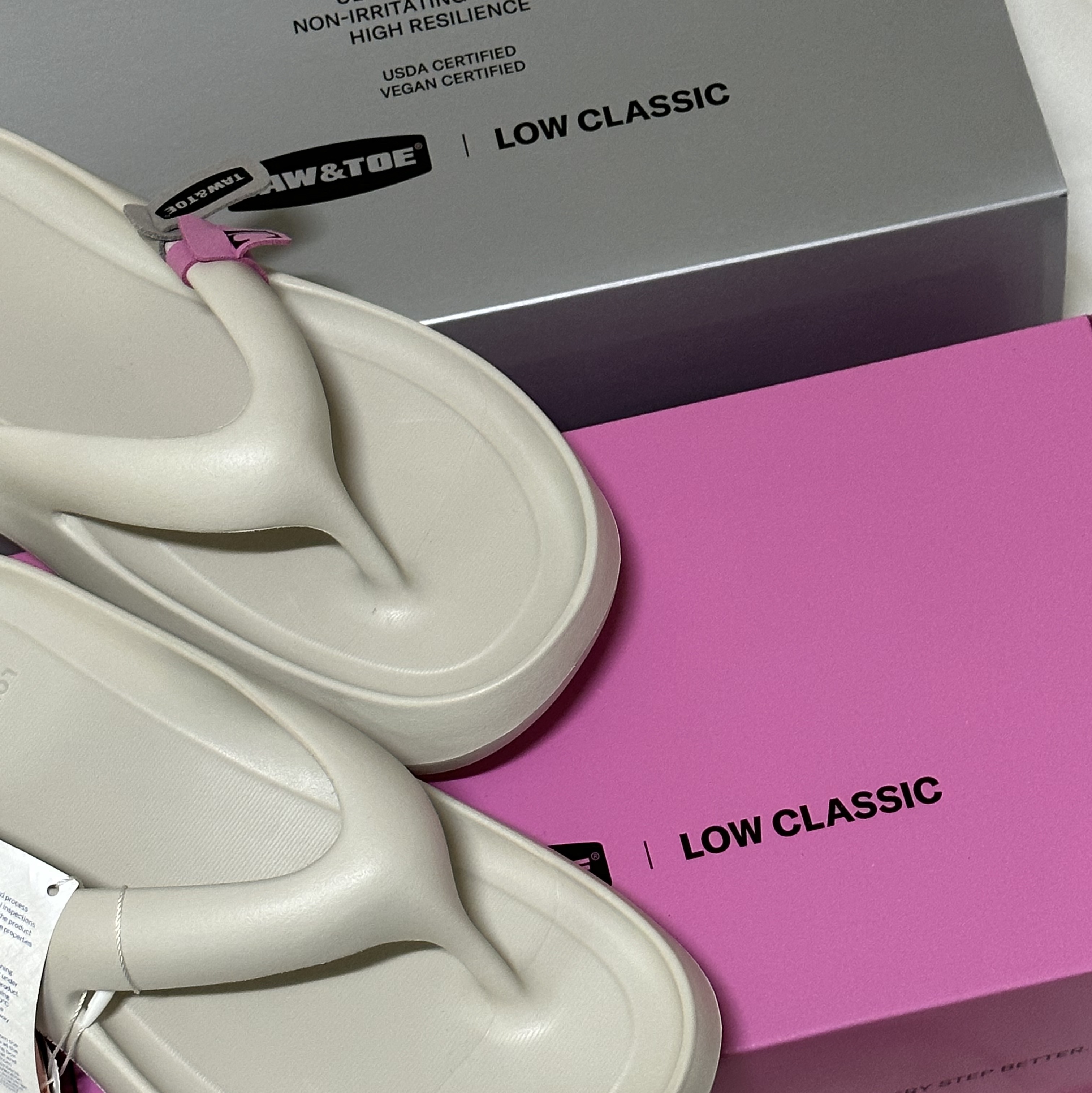 Taw&Toe x Low Classic Platform Flip Flop Cream 착용 스타일