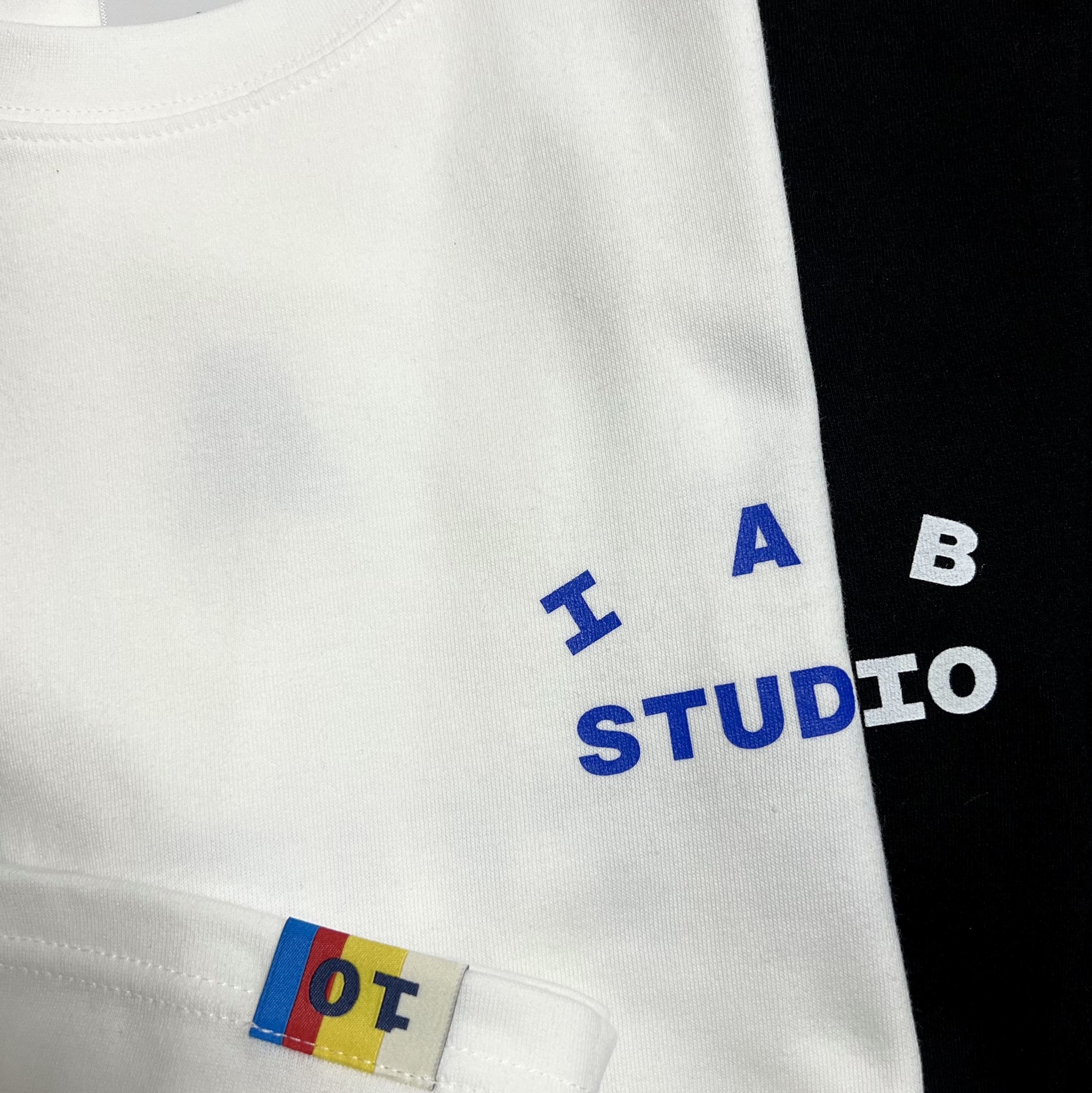 IAB Studio 10th Anniversary T-Shirts Pack White & Black (2 Pack) 착용 스타일
