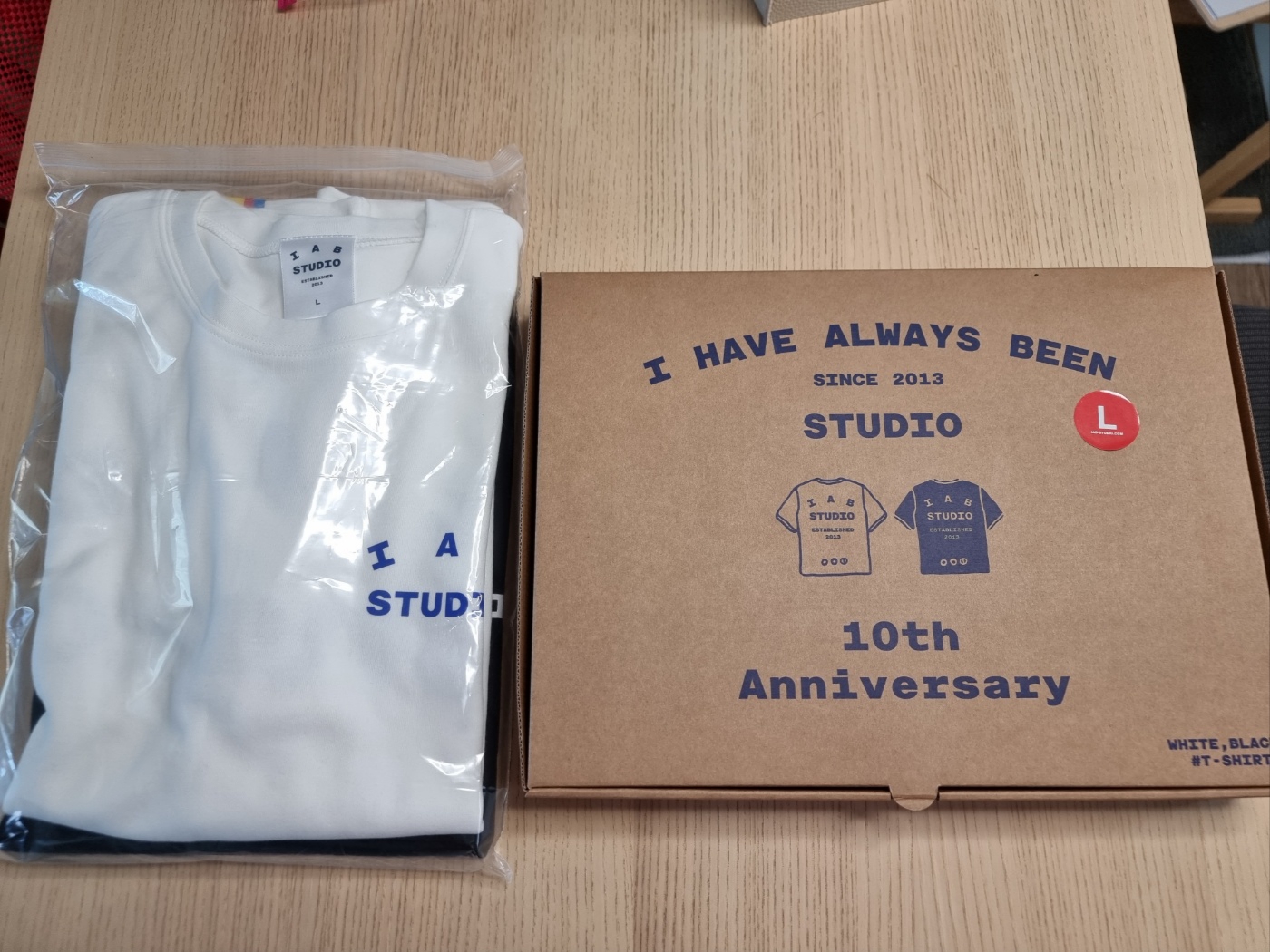 IAB Studio 10th Anniversary T-Shirts Pack White & Black (2 Pack), IAB Studio 10th Anniversary T-Shirt Black 착용 스타일 - 1