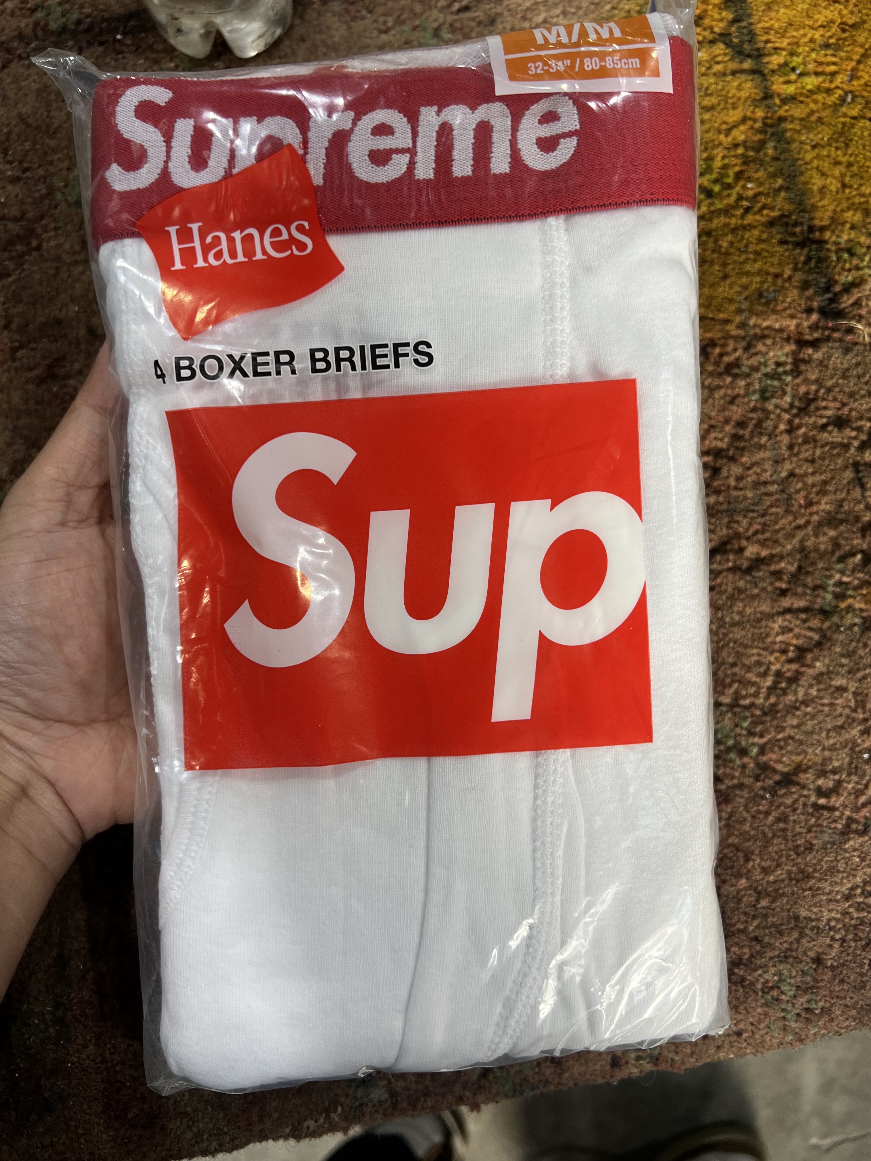Supreme Hanes Boxer Briefs White (4 Pack) 착용 스타일